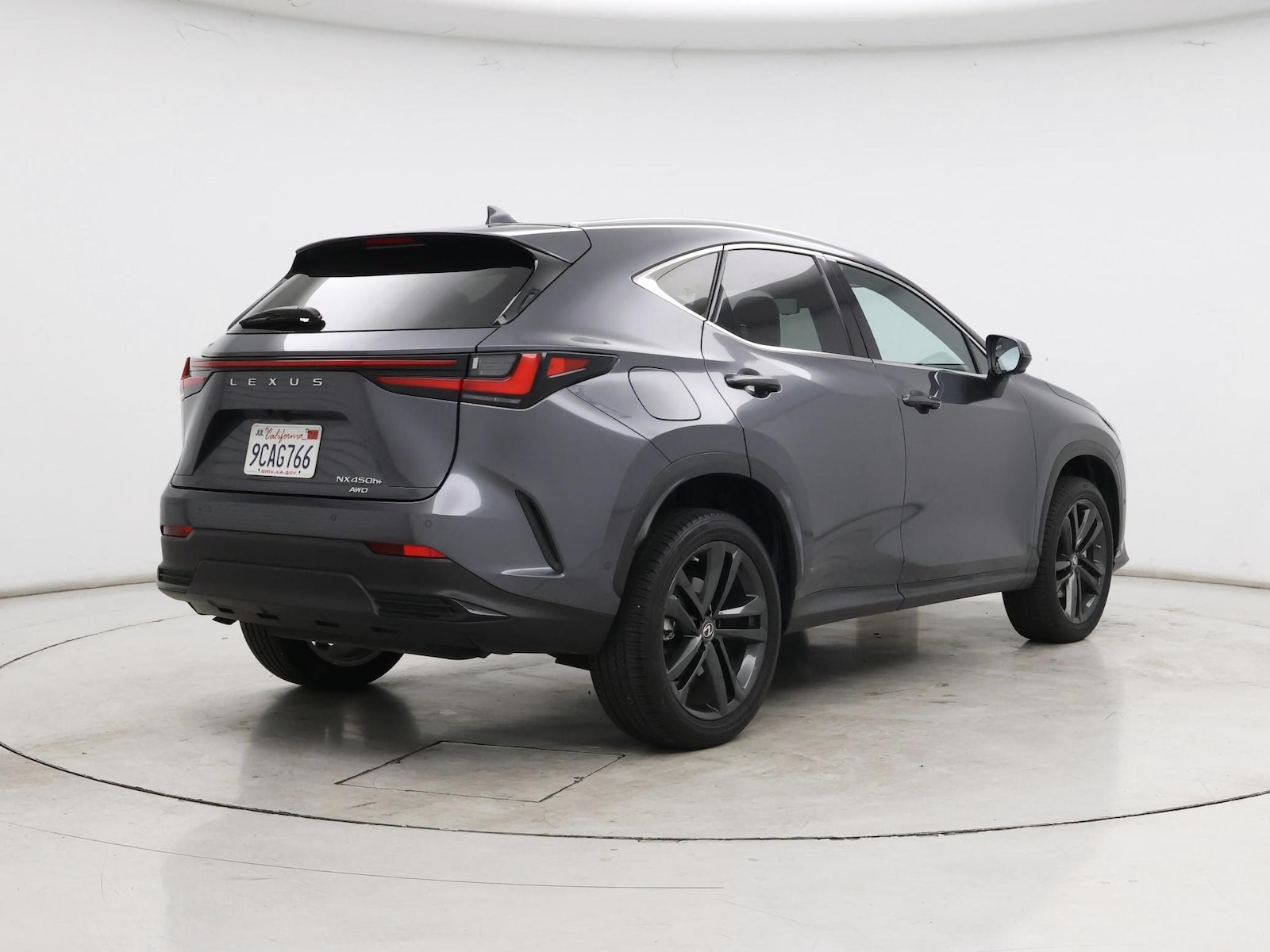 2022 Lexus NX PHEV 450h+ - Photo 9
