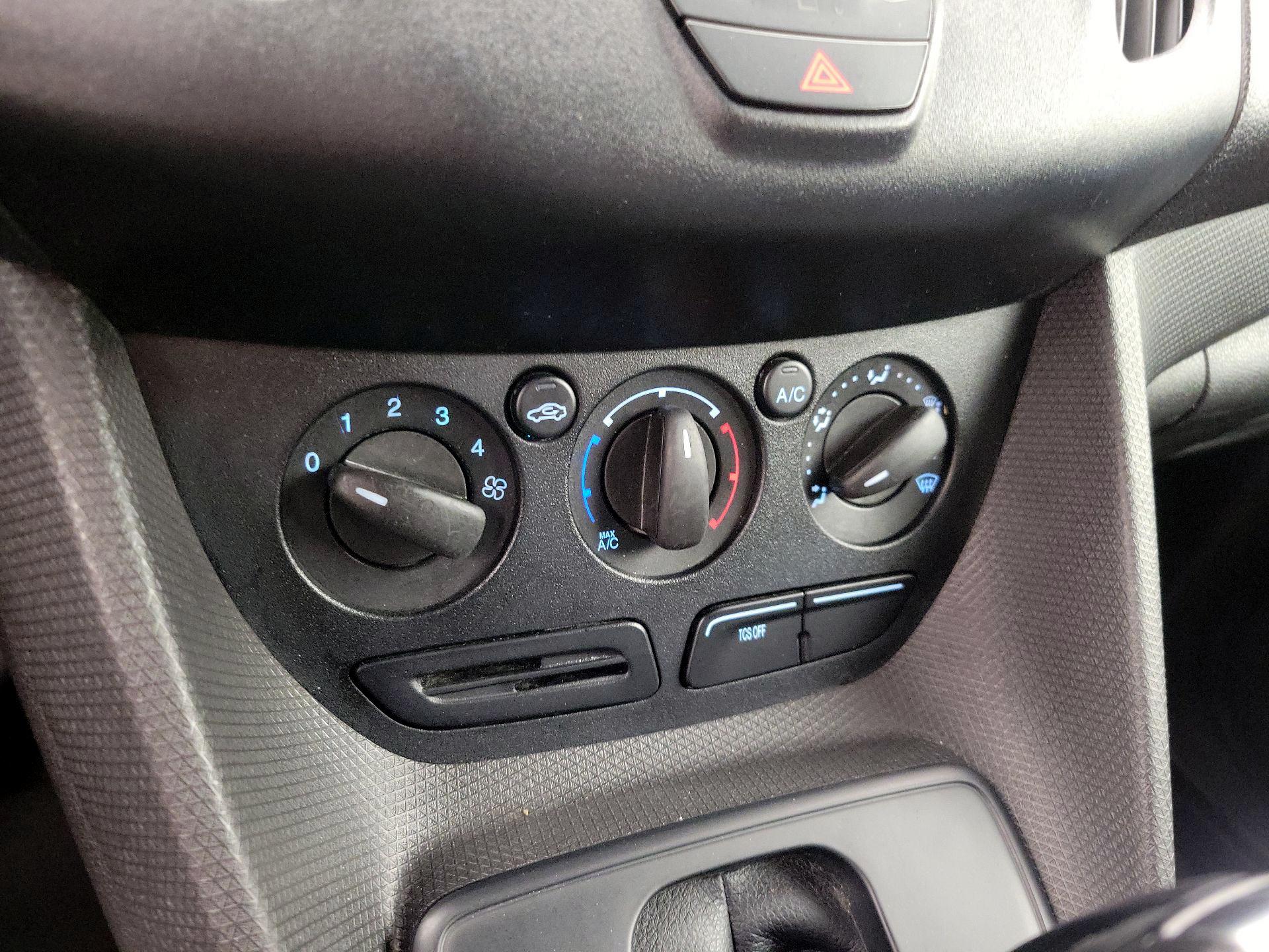 Thumbnail: 2018 Ford Transit Series - 15
