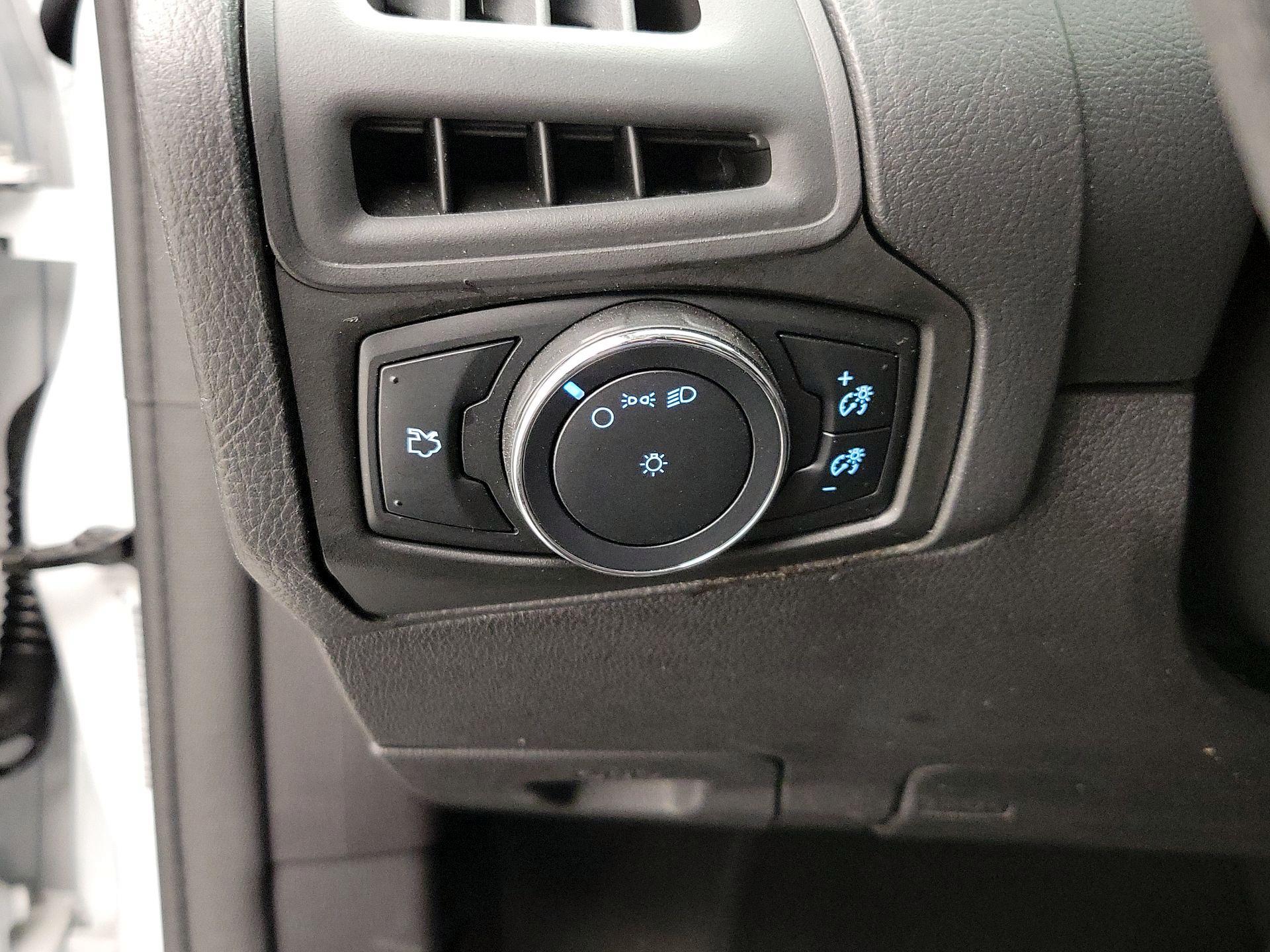 Thumbnail: 2014 Ford Focus - 13
