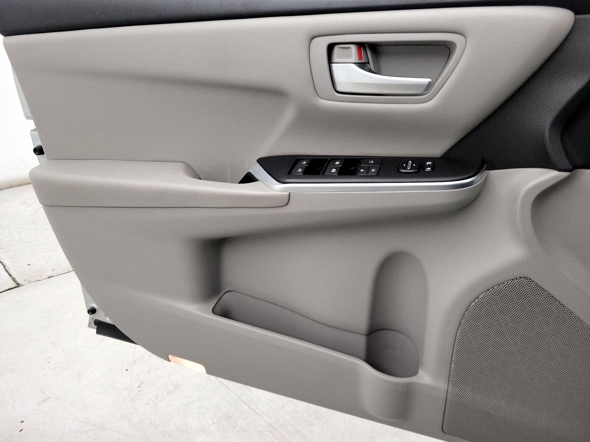 Thumbnail: 2017 Toyota Camry - 12