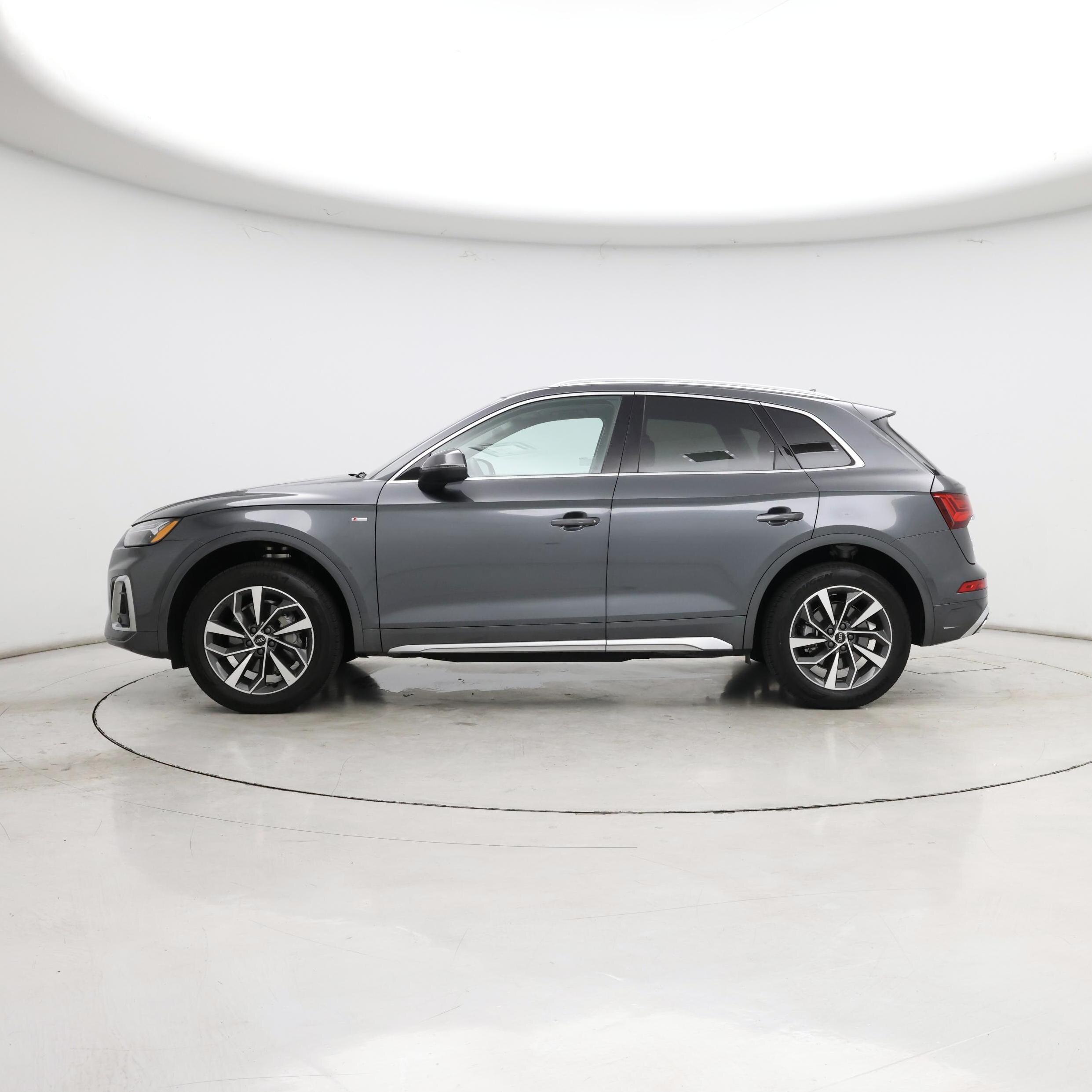 Thumbnail: 2023 Audi Q5 - 3