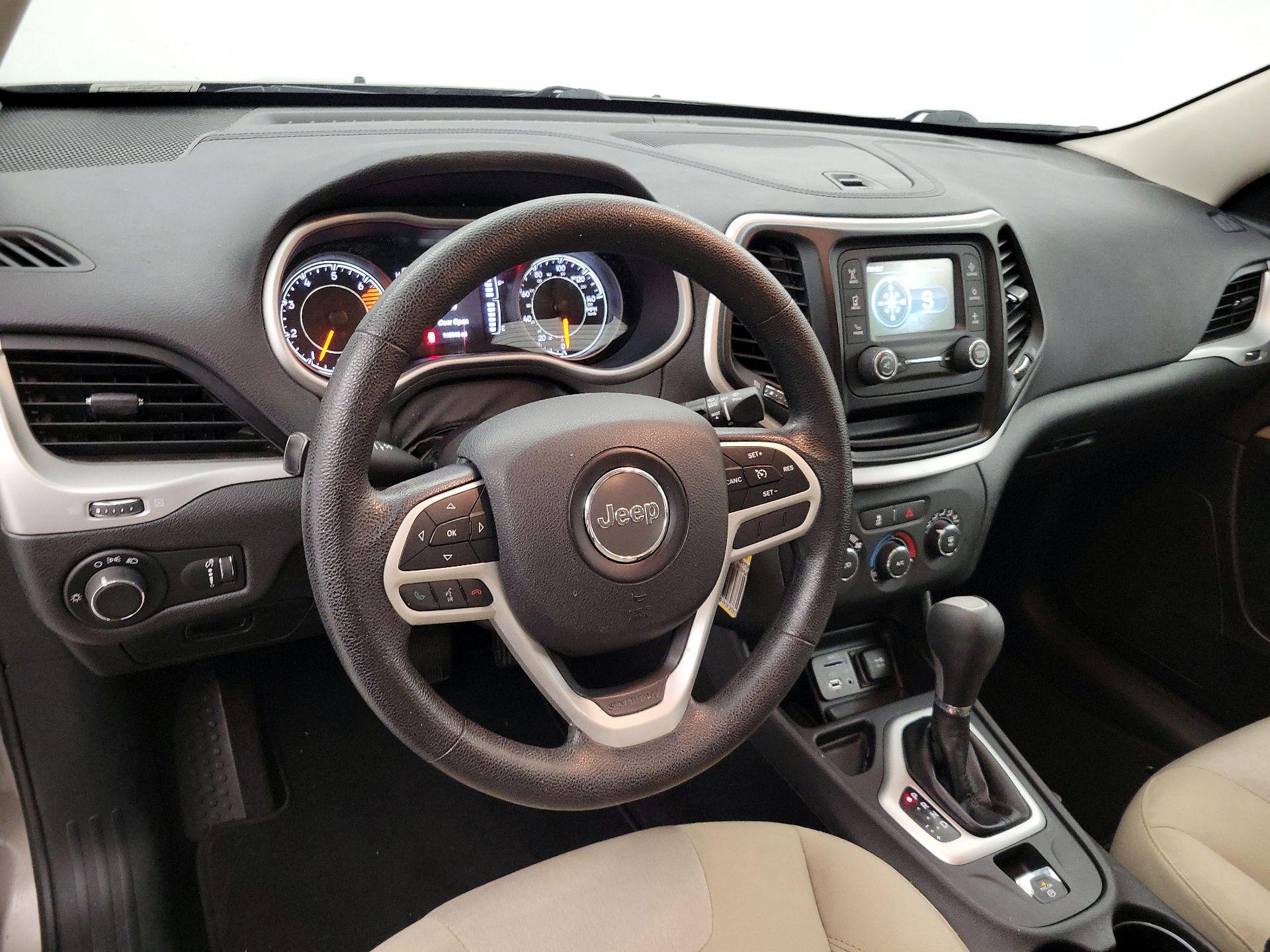 Thumbnail: 2017 Jeep Cherokee - 9