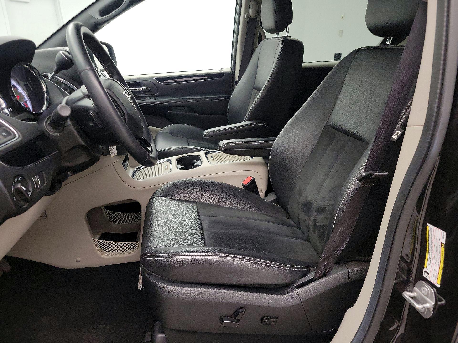 Thumbnail: 2019 Dodge Grand Caravan - 11