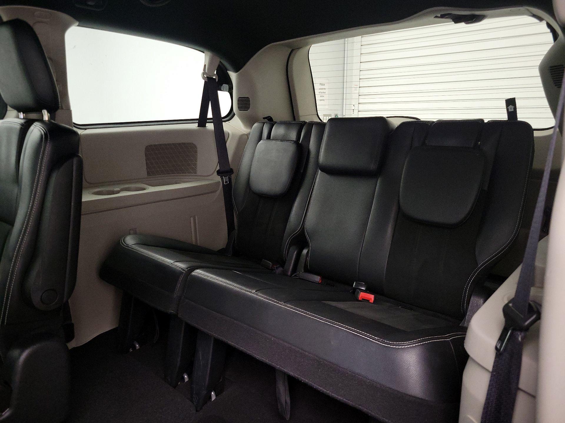 Thumbnail: 2019 Dodge Grand Caravan - 20