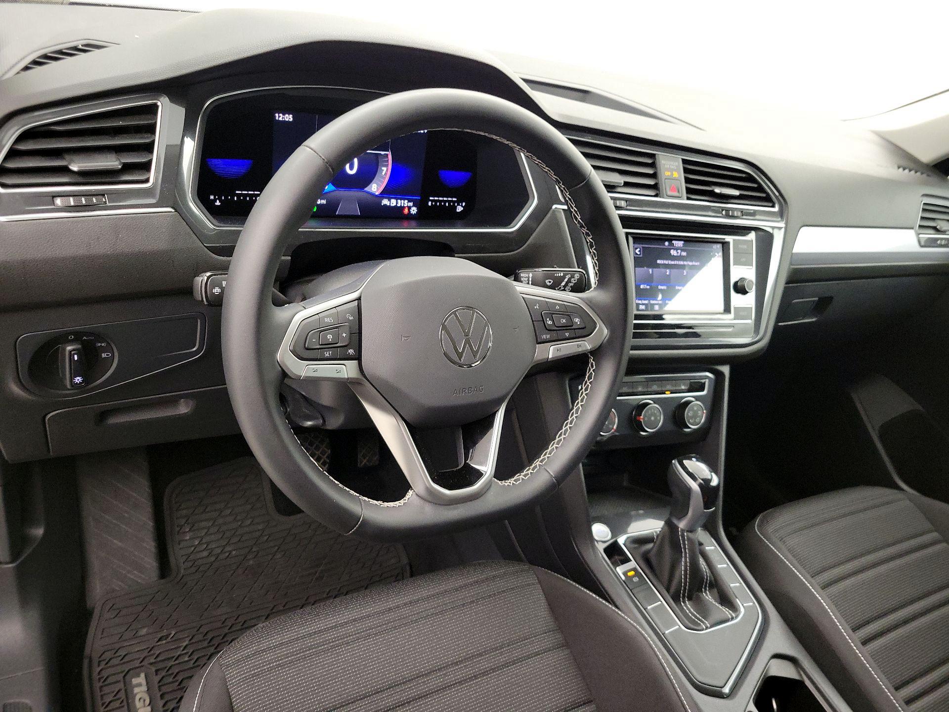 Thumbnail: 2023 Volkswagen Tiguan - 9