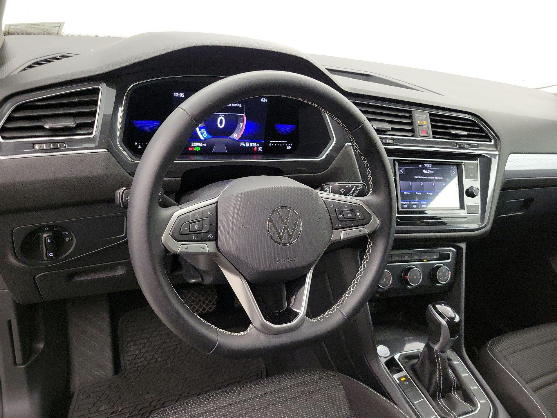 Thumbnail: 2023 Volkswagen Tiguan - 10