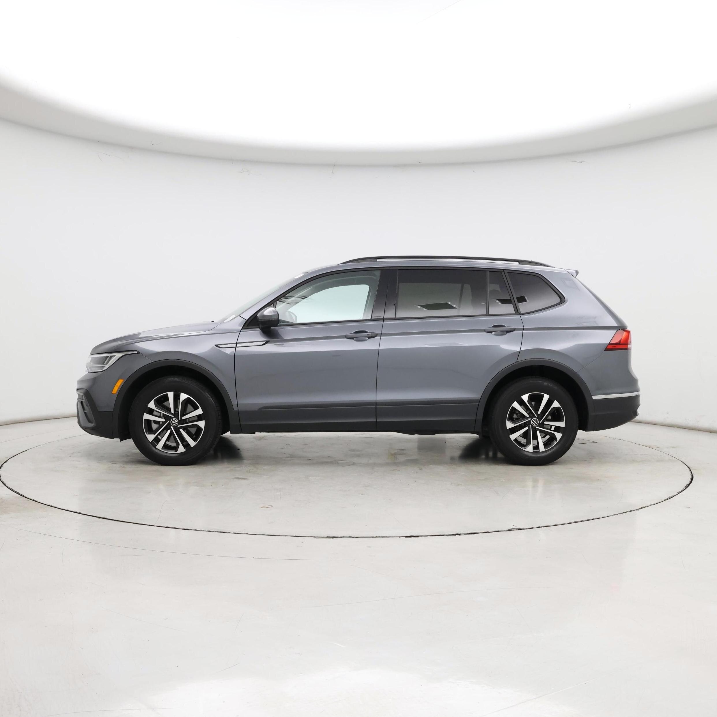 Thumbnail: 2023 Volkswagen Tiguan - 3