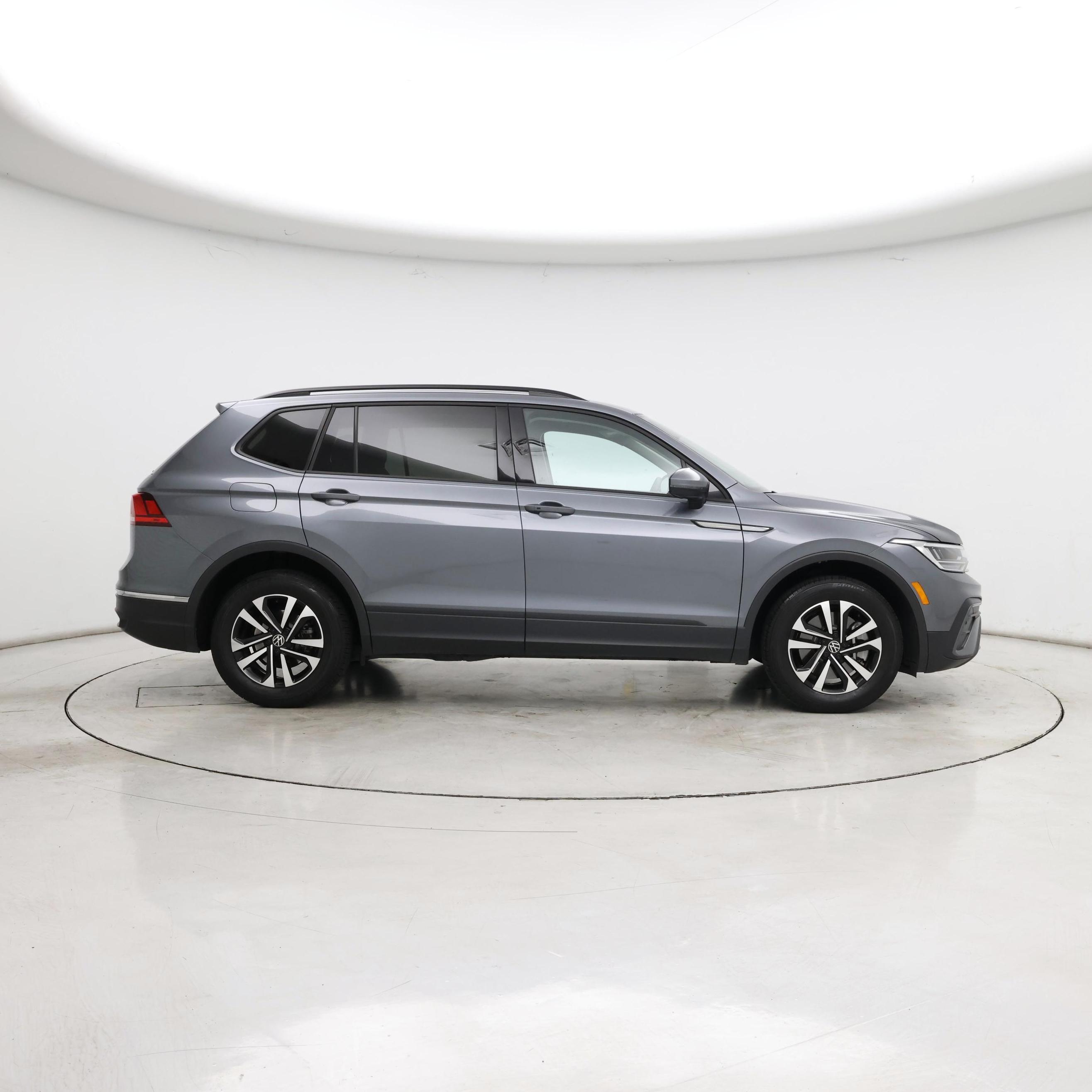 Thumbnail: 2023 Volkswagen Tiguan - 7