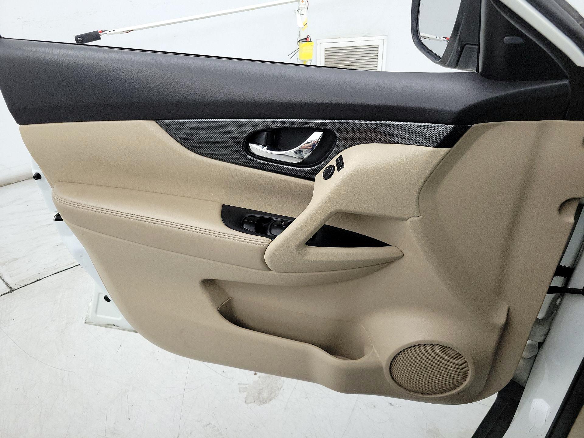Thumbnail: 2015 Nissan Rogue - 12