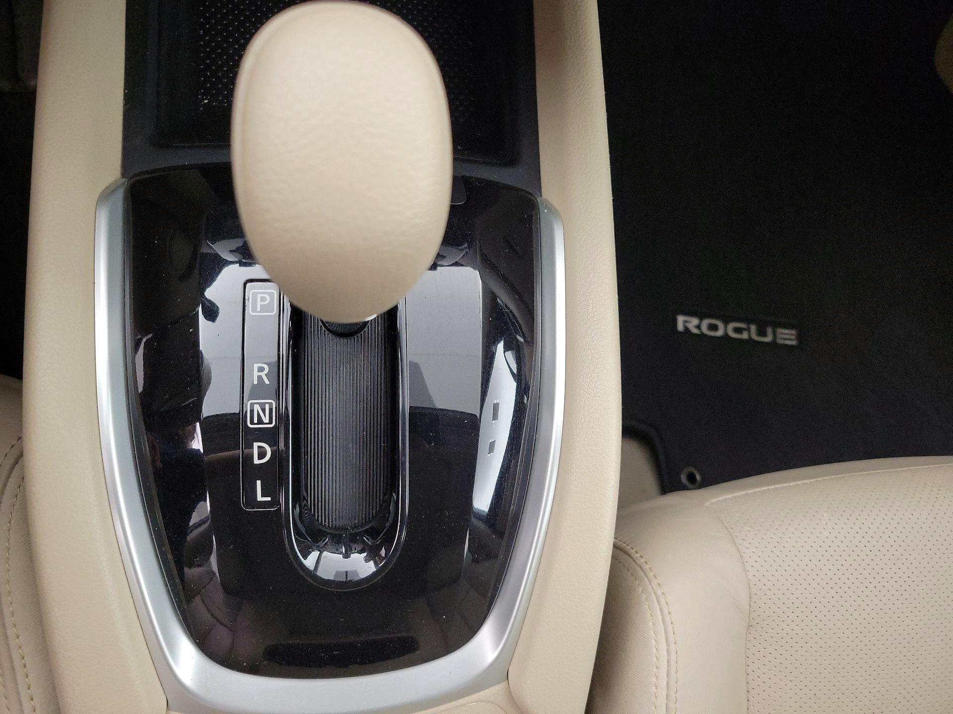 Thumbnail: 2015 Nissan Rogue - 17