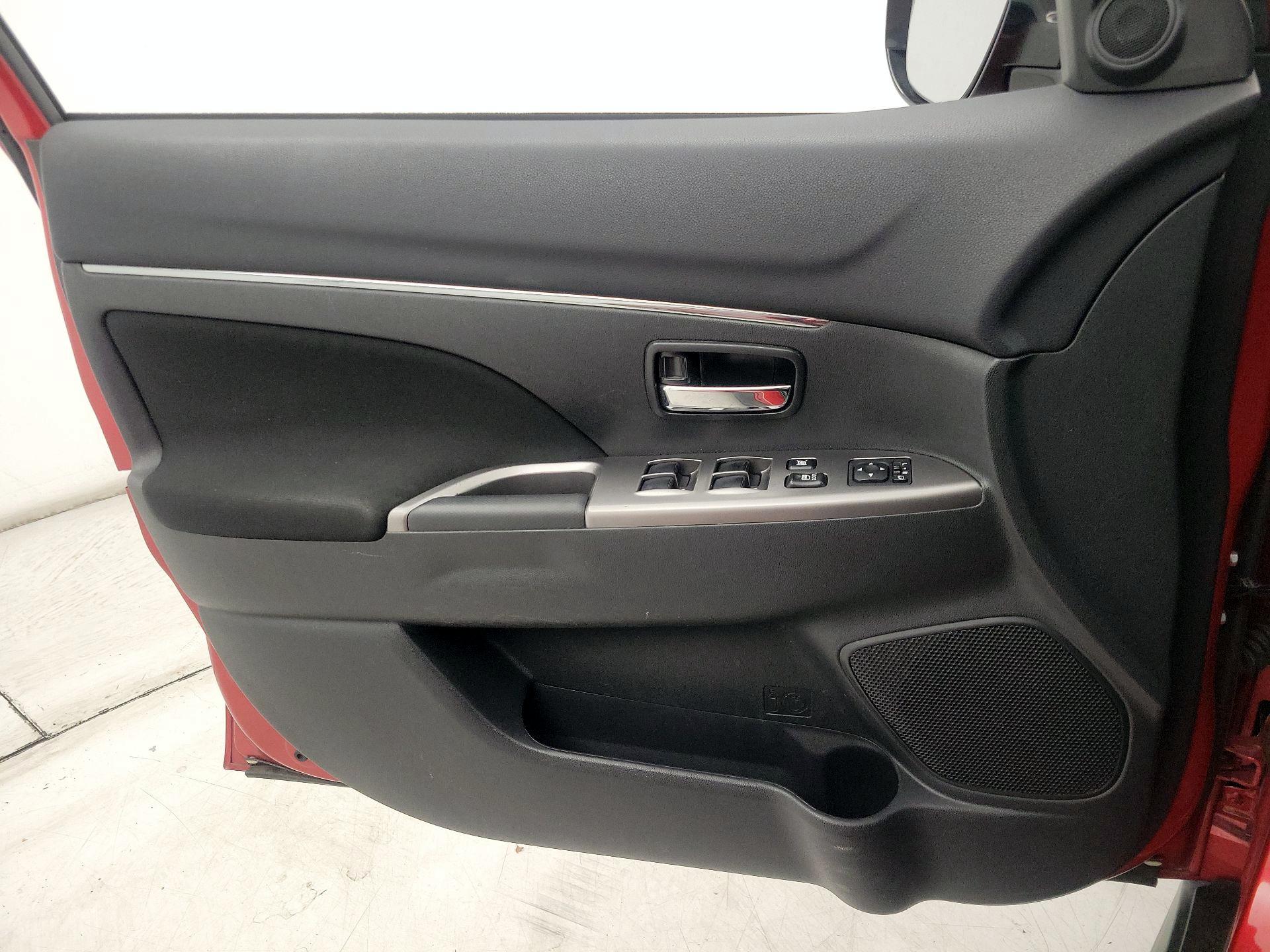 Thumbnail: 2019 Mitsubishi Outlander Sport - 12