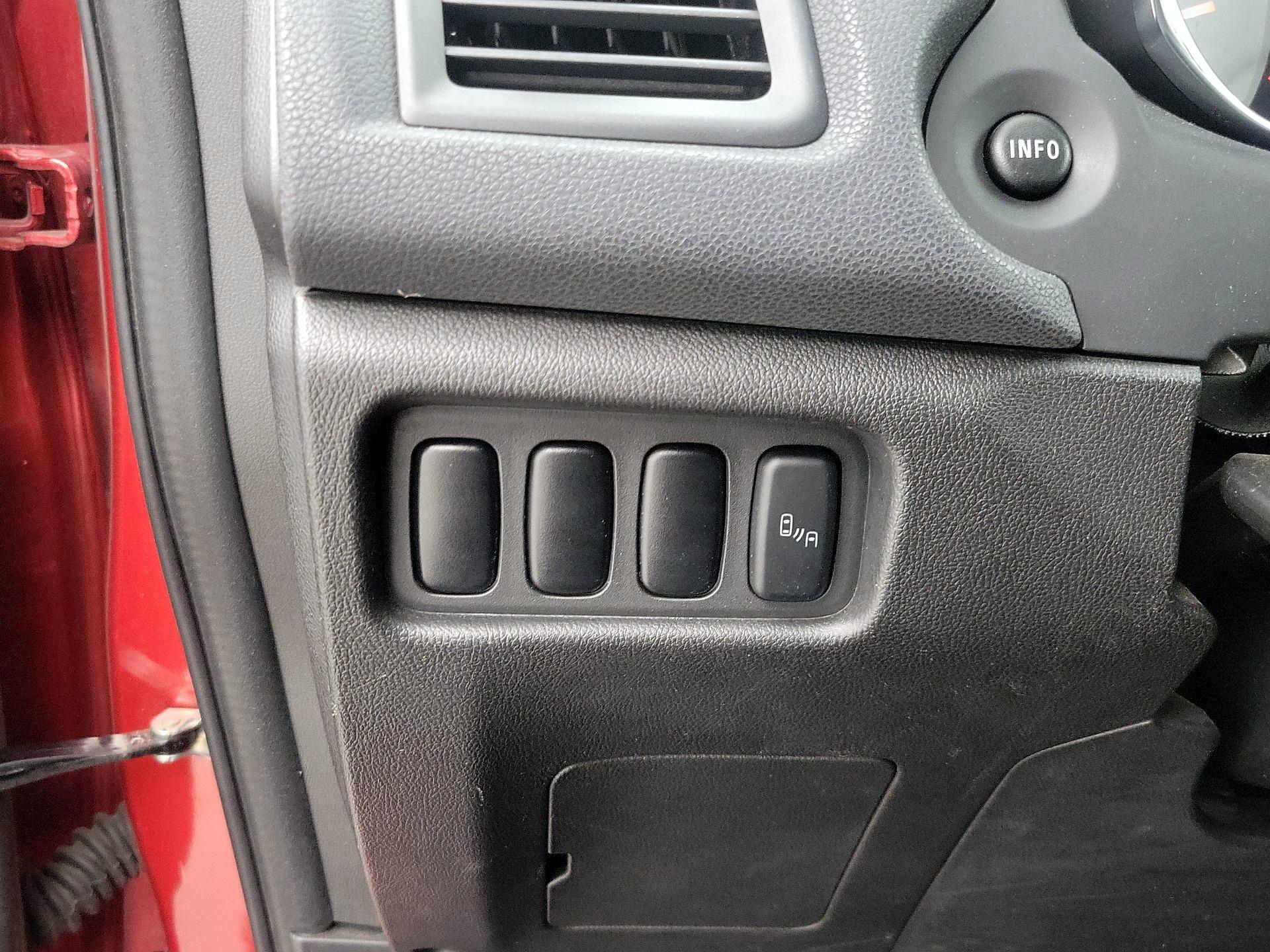 Thumbnail: 2019 Mitsubishi Outlander Sport - 13