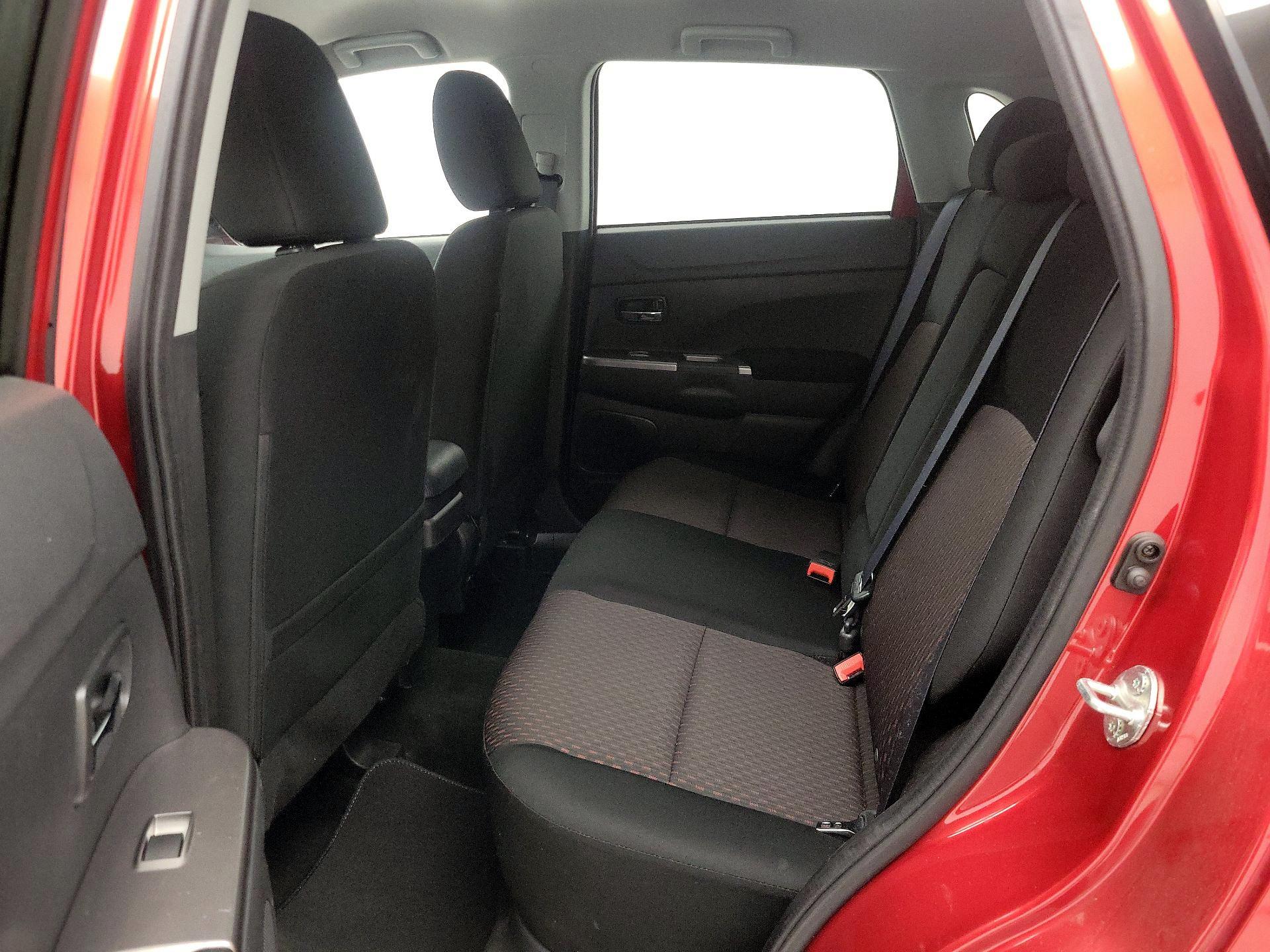 Thumbnail: 2019 Mitsubishi Outlander Sport - 19