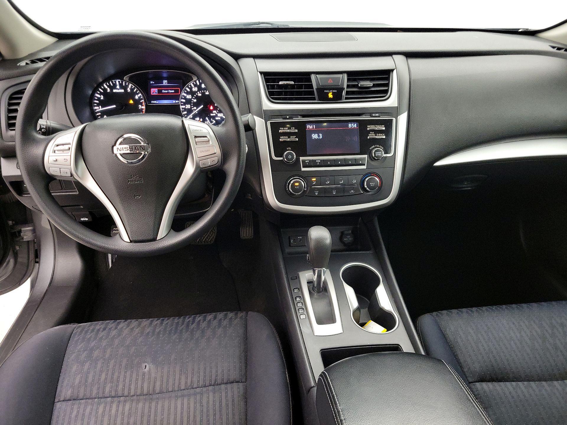 Thumbnail: 2017 Nissan Altima - 9