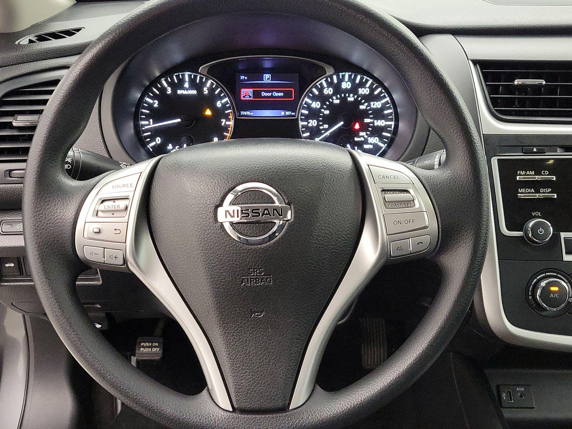 Thumbnail: 2017 Nissan Altima - 10