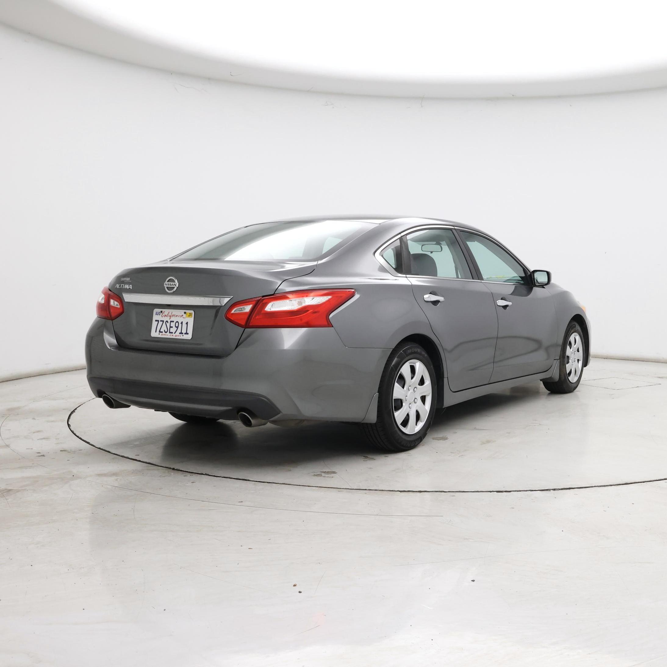 Thumbnail: 2017 Nissan Altima - 8