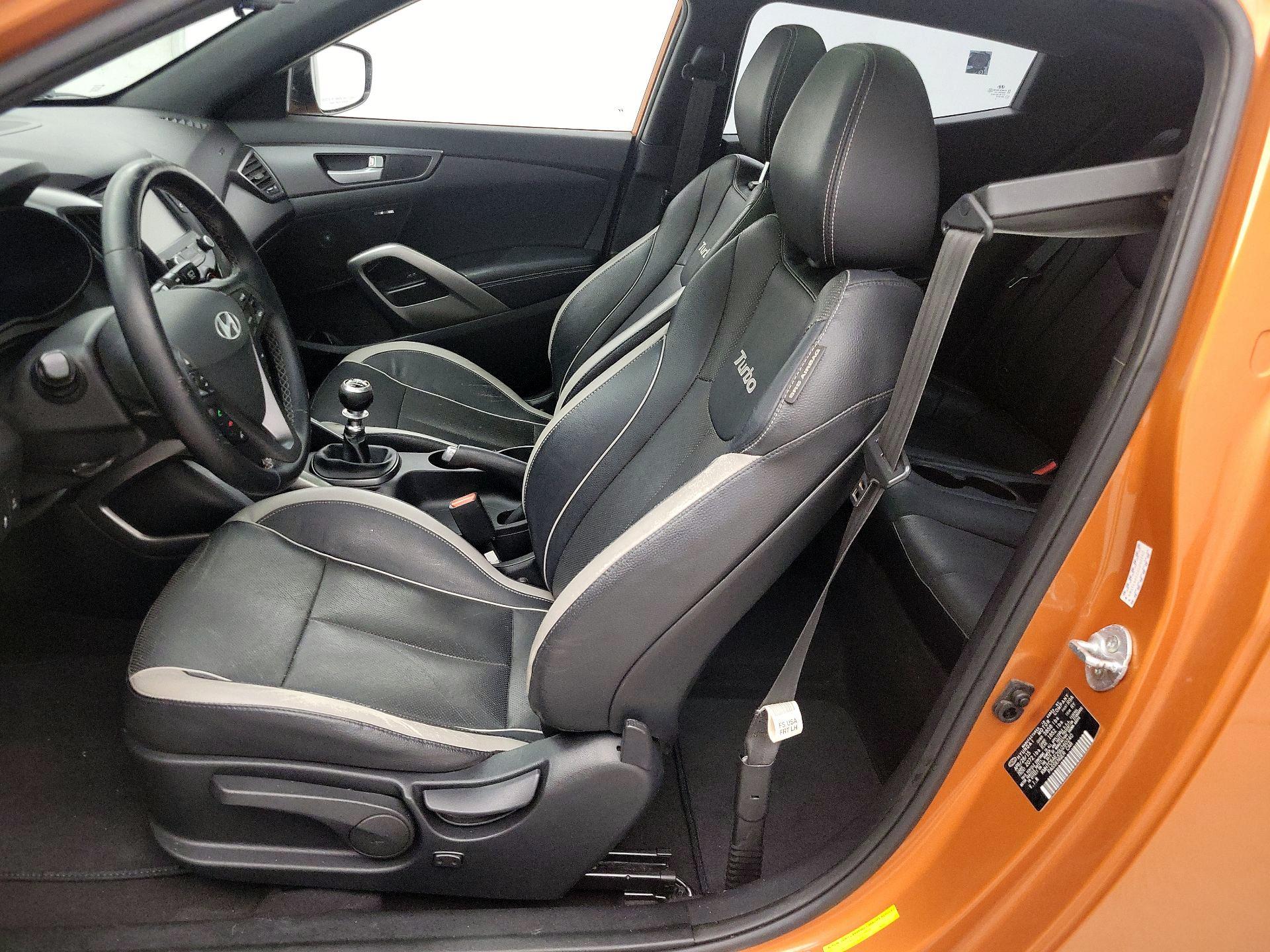 Thumbnail: 2016 Hyundai Veloster - 11