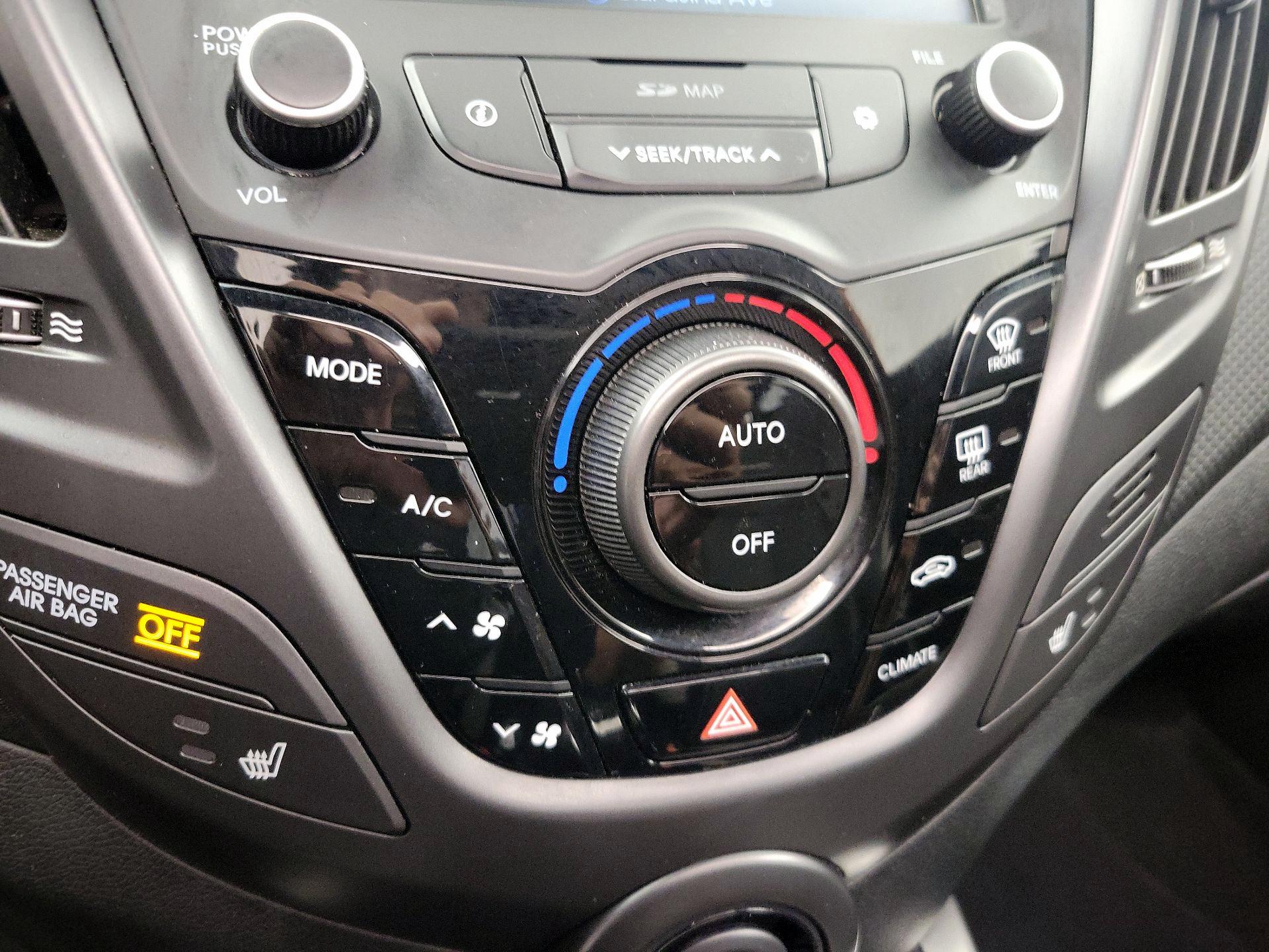 Thumbnail: 2016 Hyundai Veloster - 17