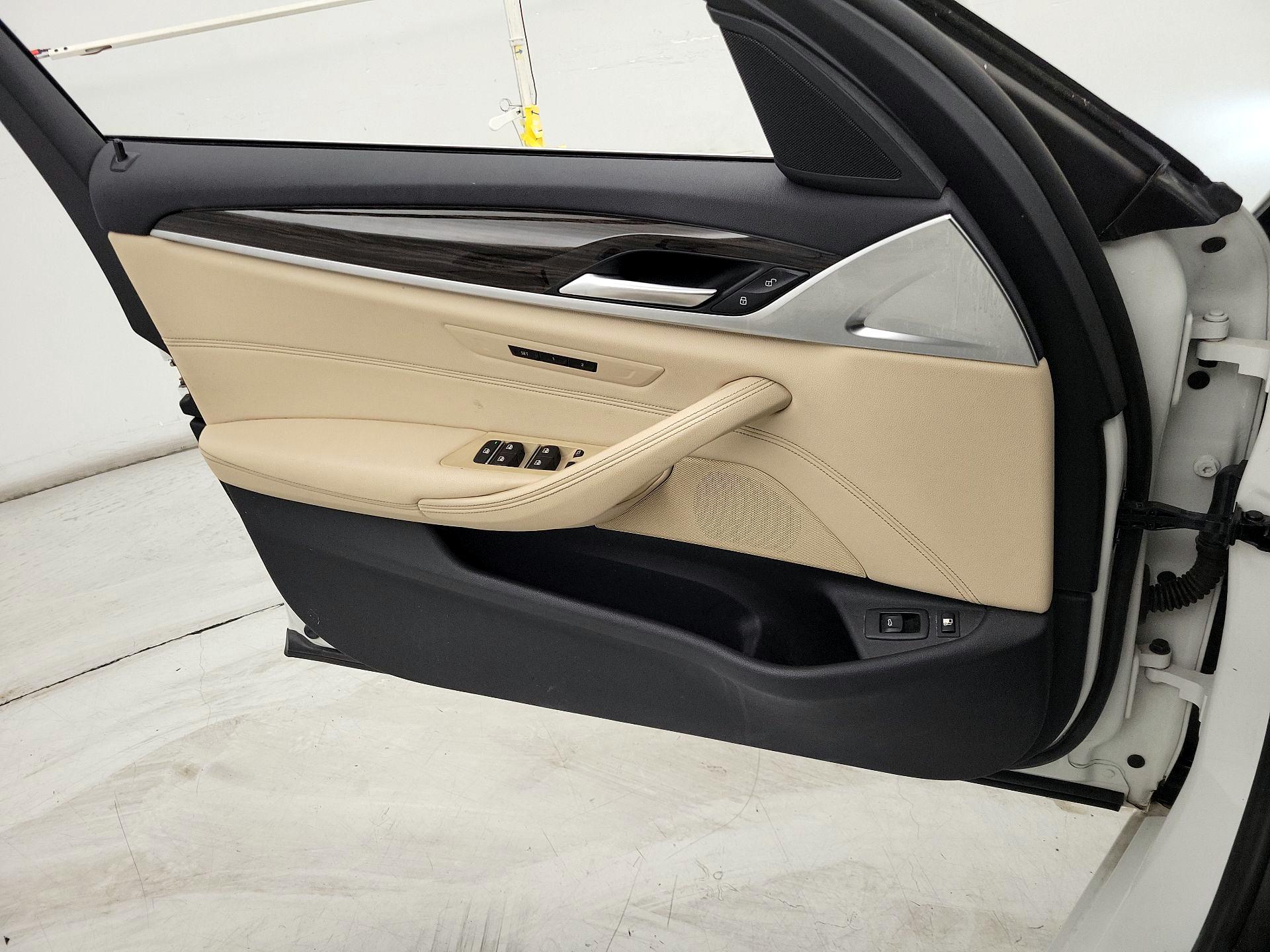 Thumbnail: 2021 BMW 5 Series - 12