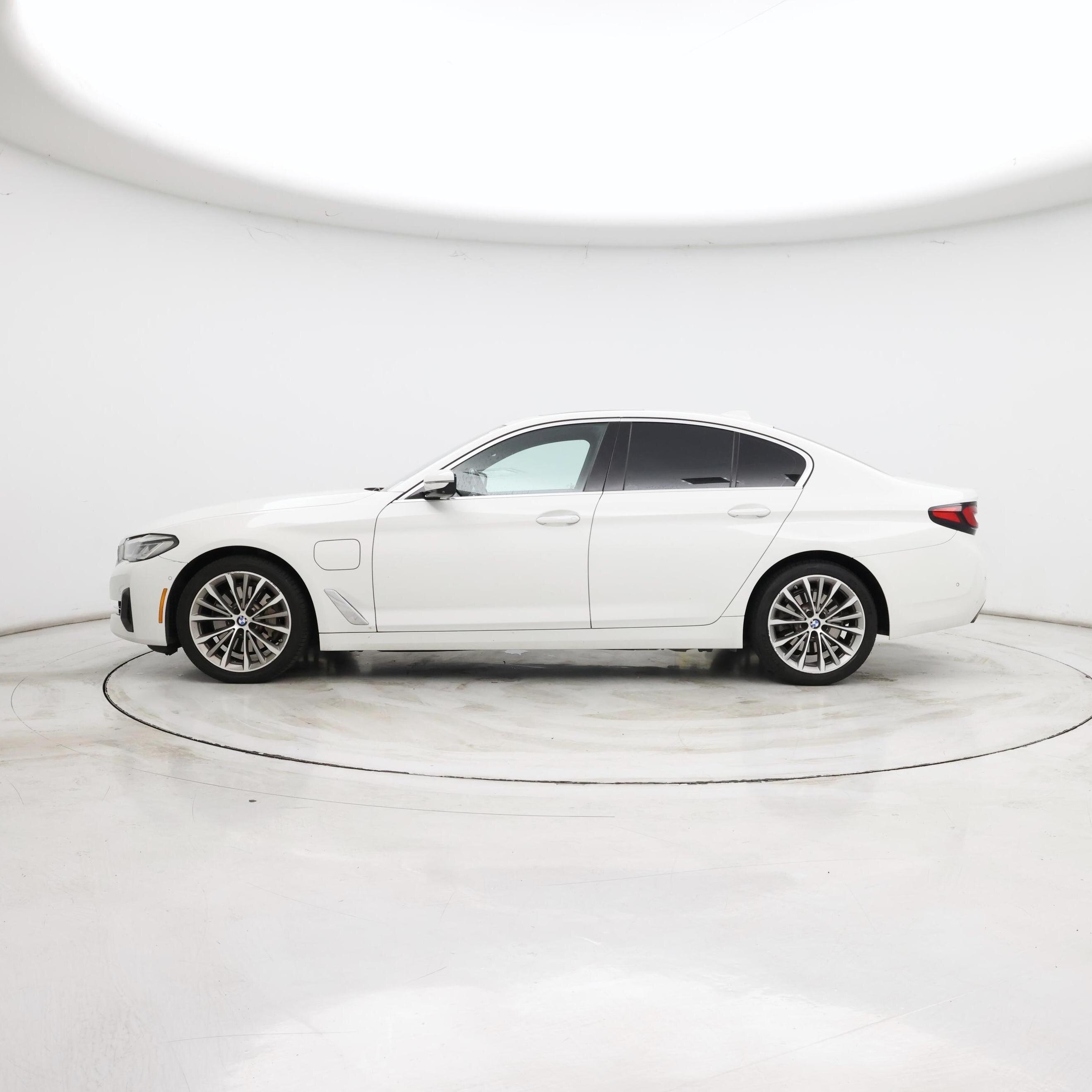Thumbnail: 2021 BMW 5 Series - 3