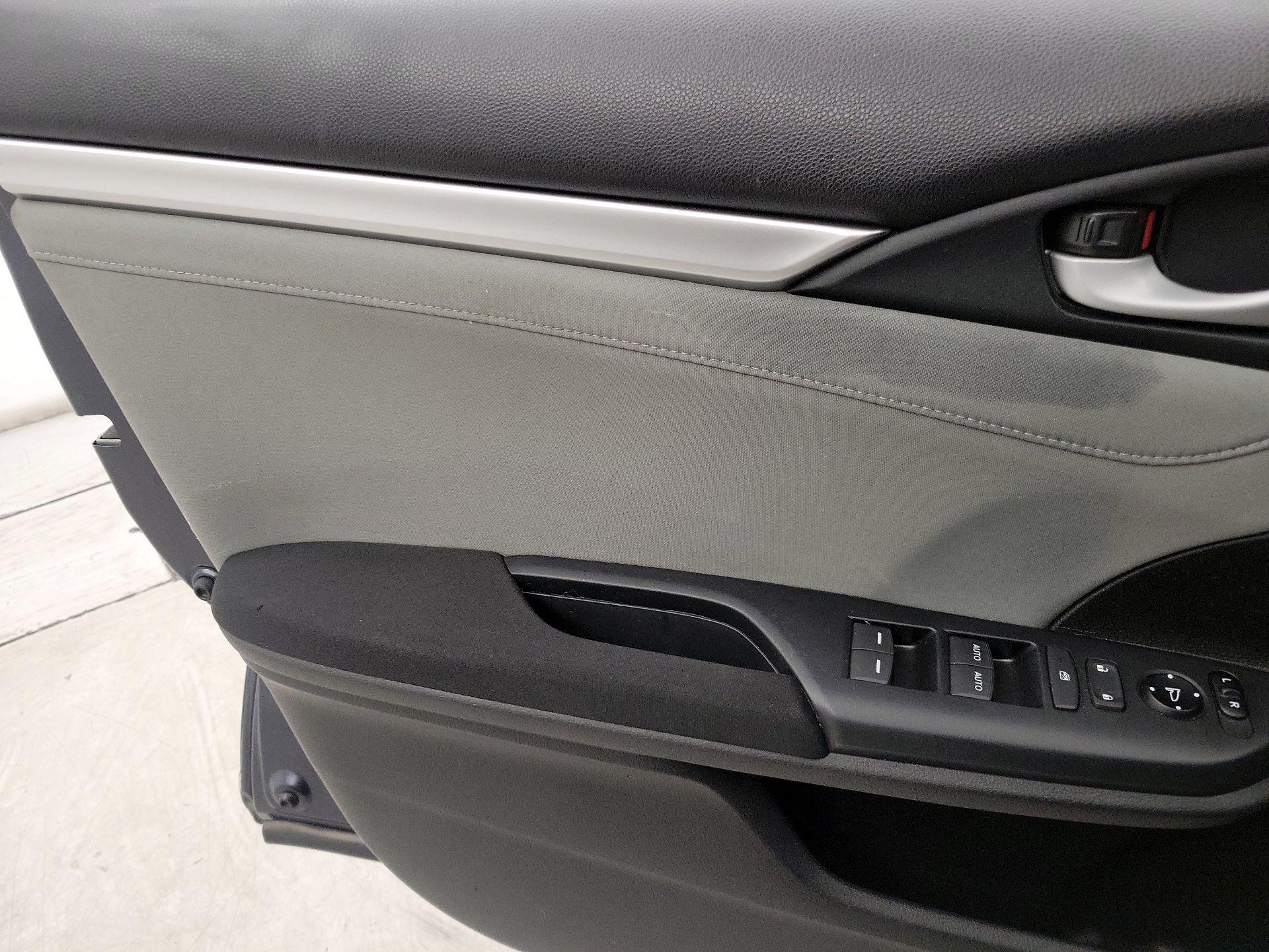 Thumbnail: 2016 Honda Civic - 12