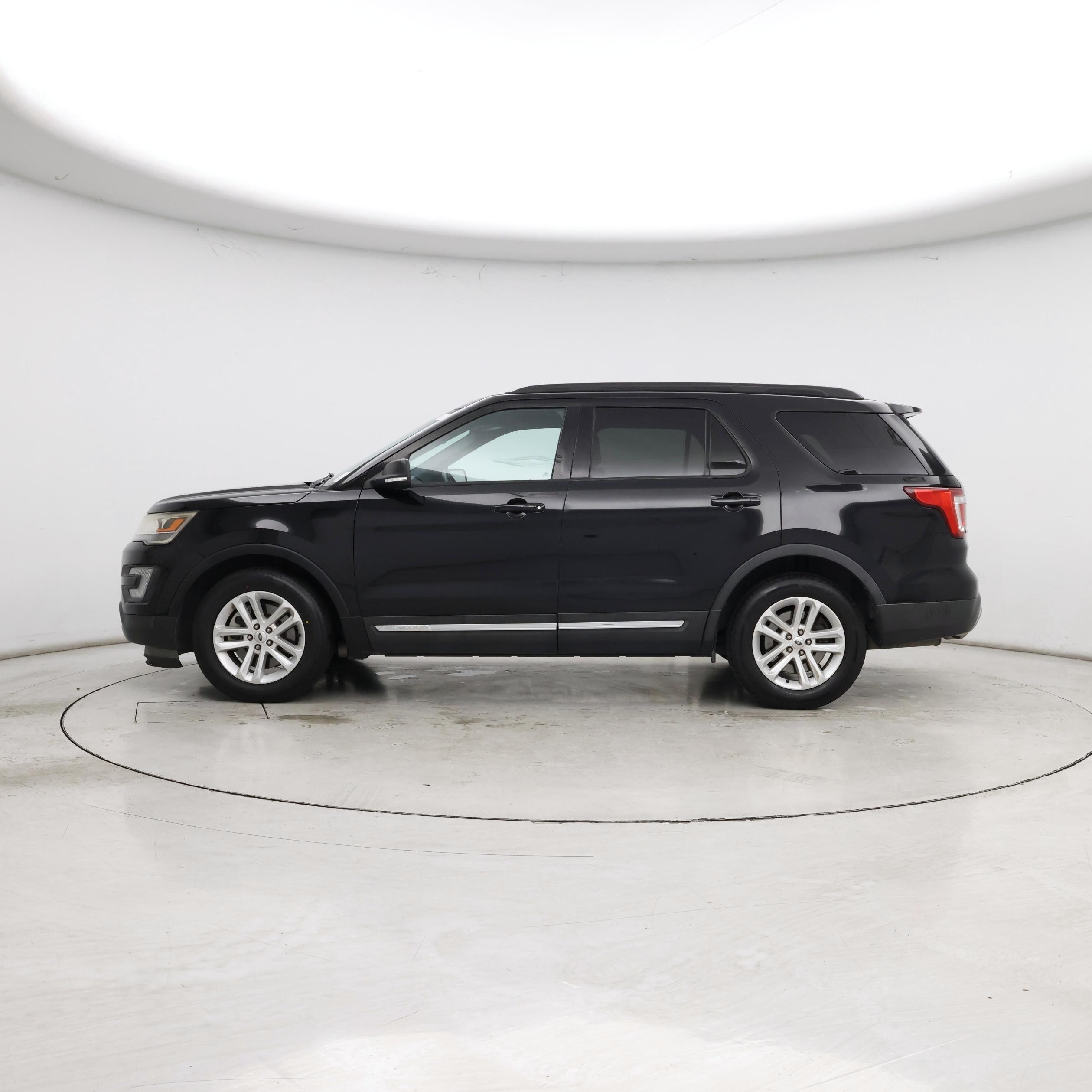 Thumbnail: 2017 Ford Explorer - 3
