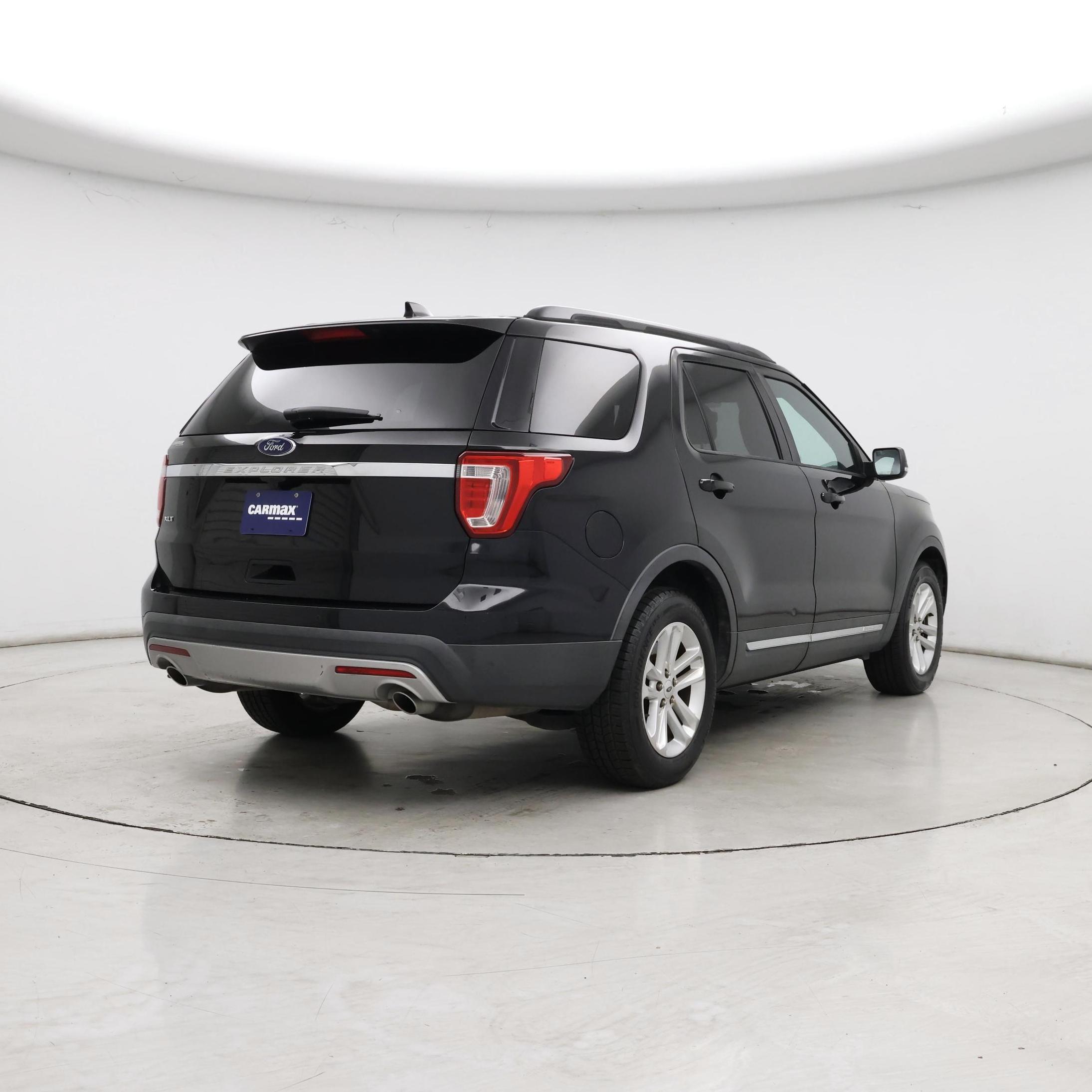 Thumbnail: 2017 Ford Explorer - 8