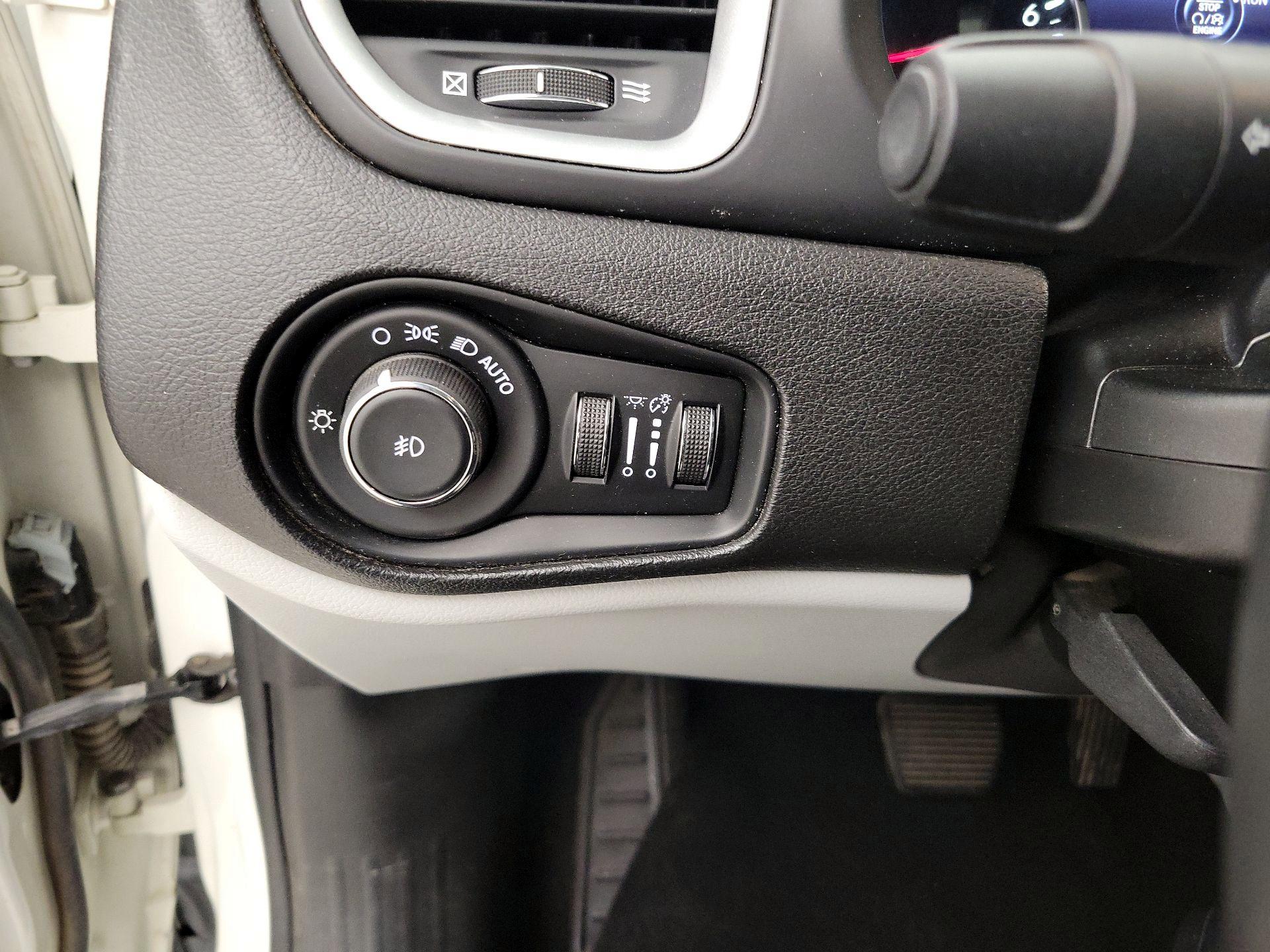 Thumbnail: 2018 Jeep Renegade - 13