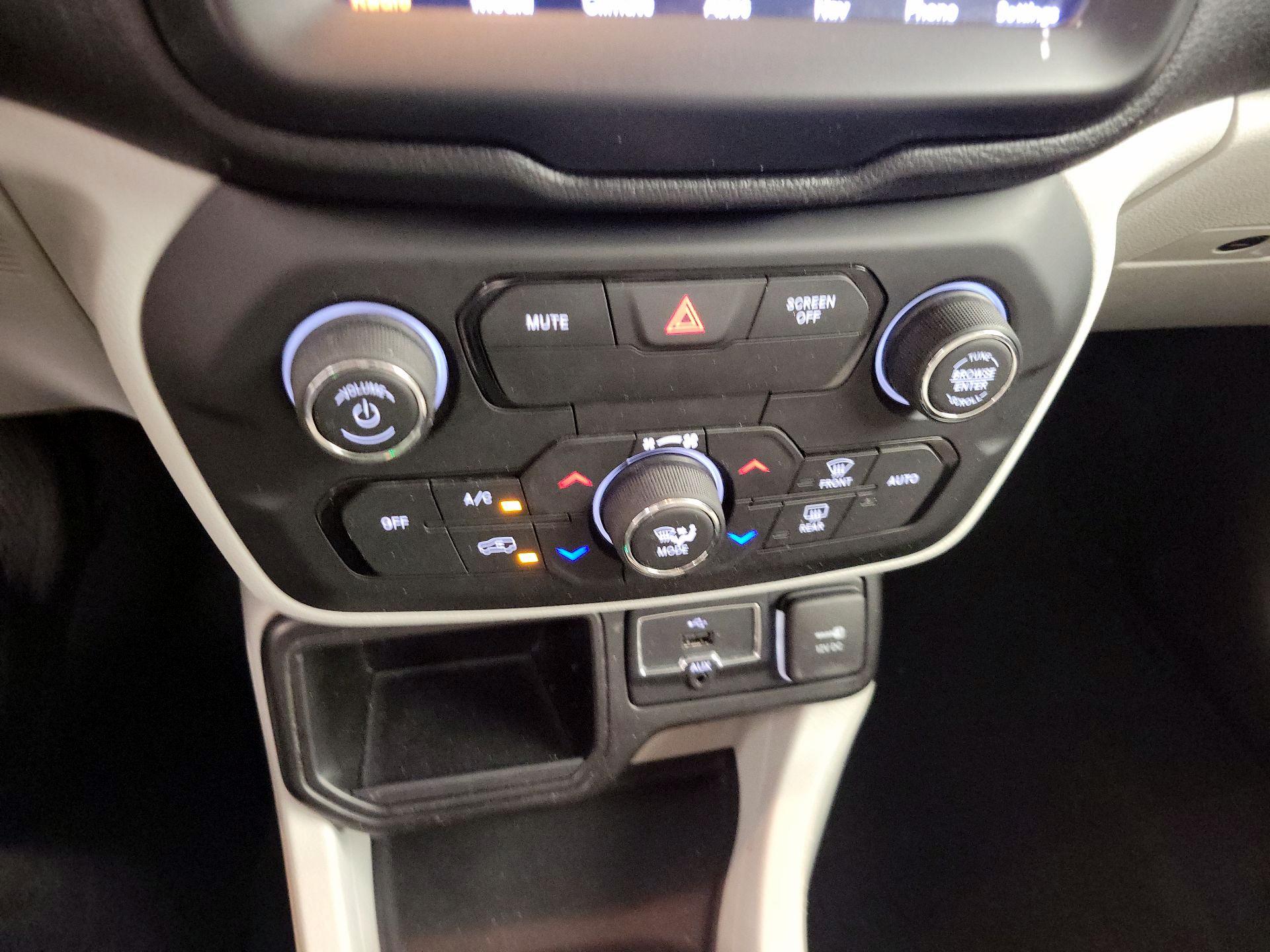 Thumbnail: 2018 Jeep Renegade - 17