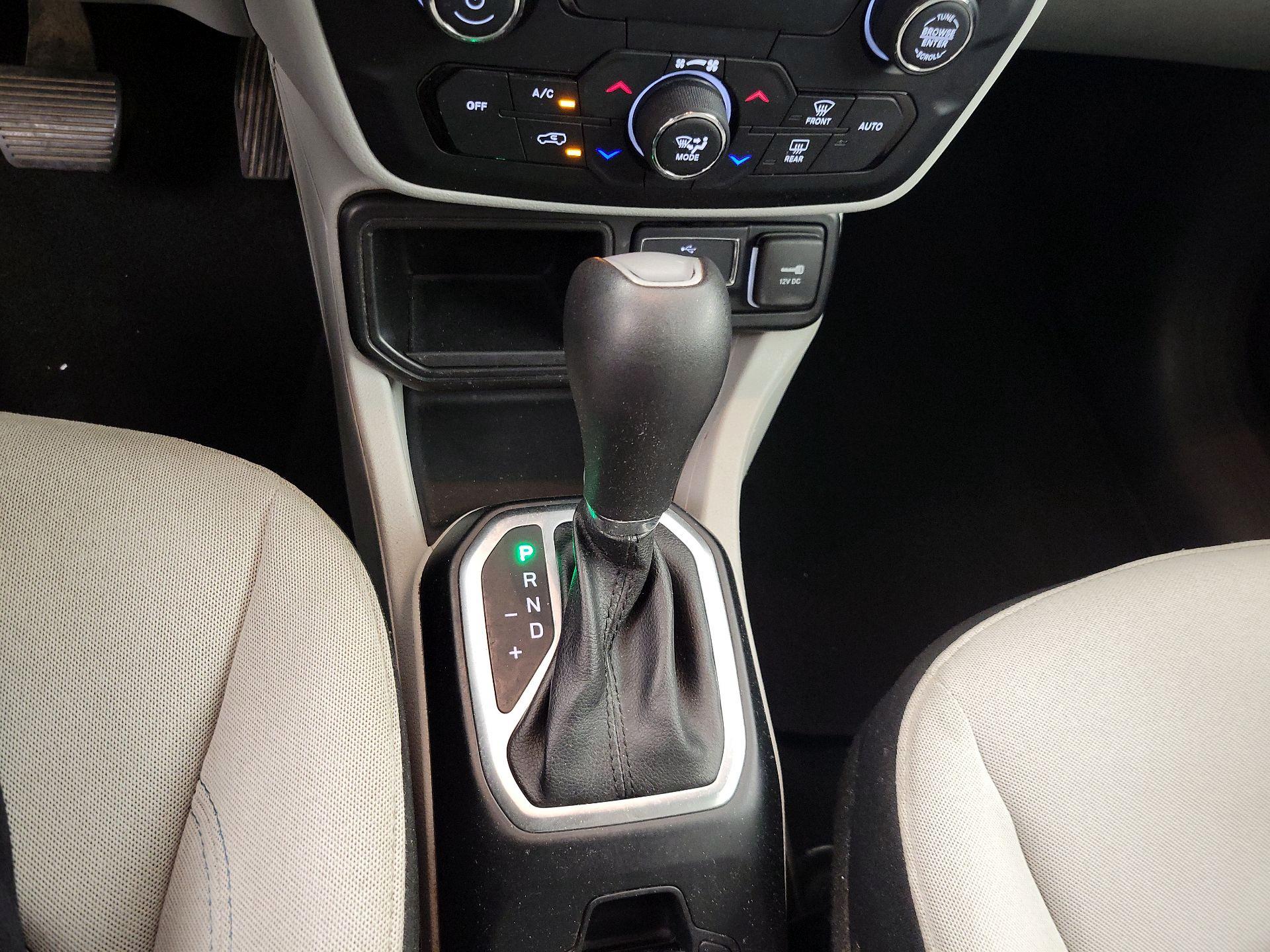 Thumbnail: 2018 Jeep Renegade - 18