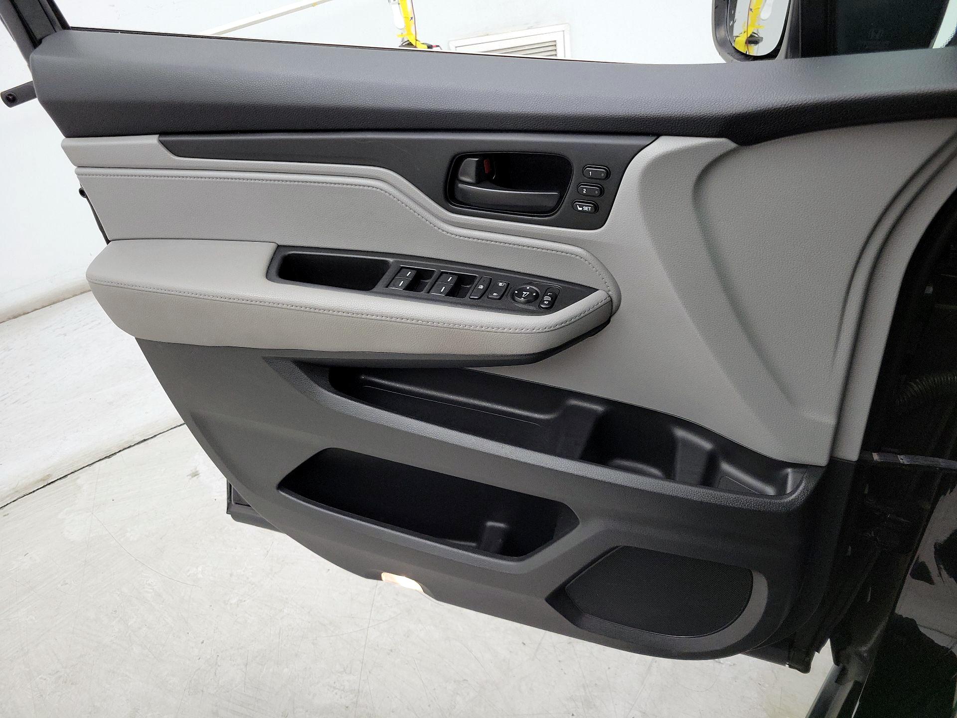 Thumbnail: 2018 Honda Odyssey - 12