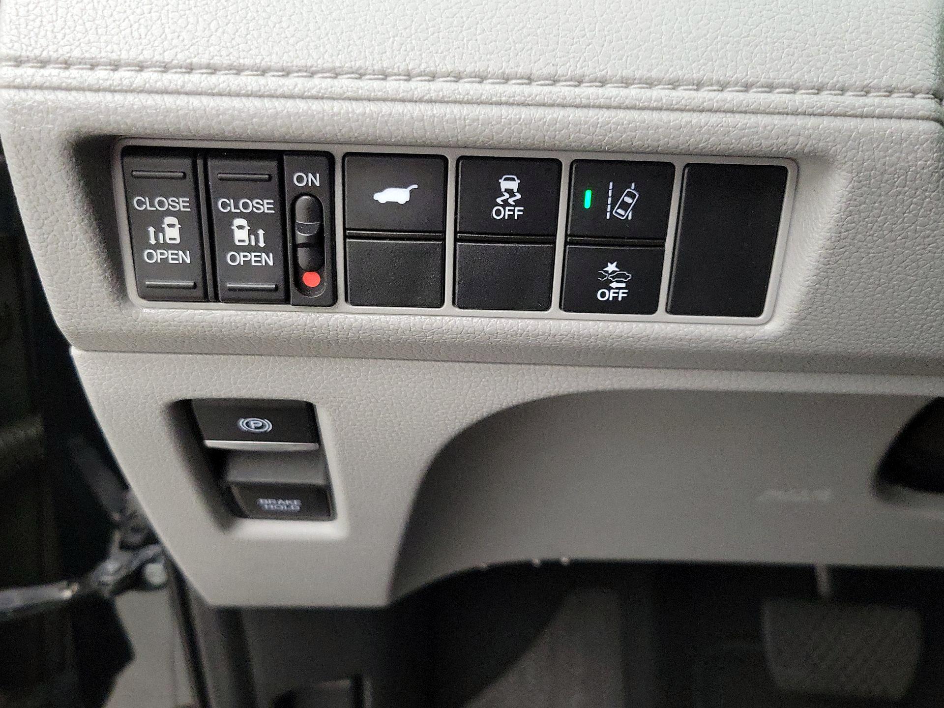 Thumbnail: 2018 Honda Odyssey - 13