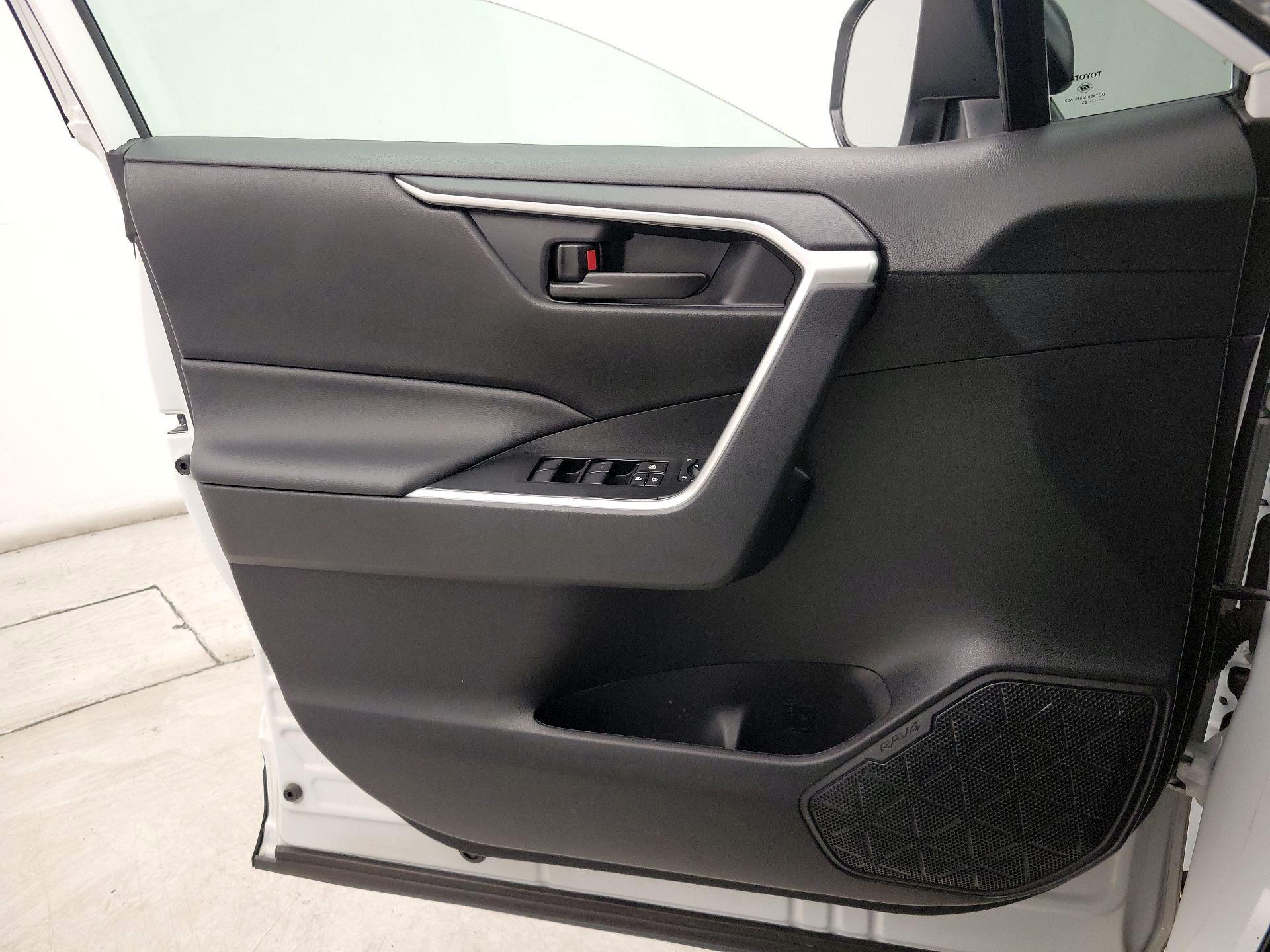 Thumbnail: 2025 Toyota RAV4 - 12