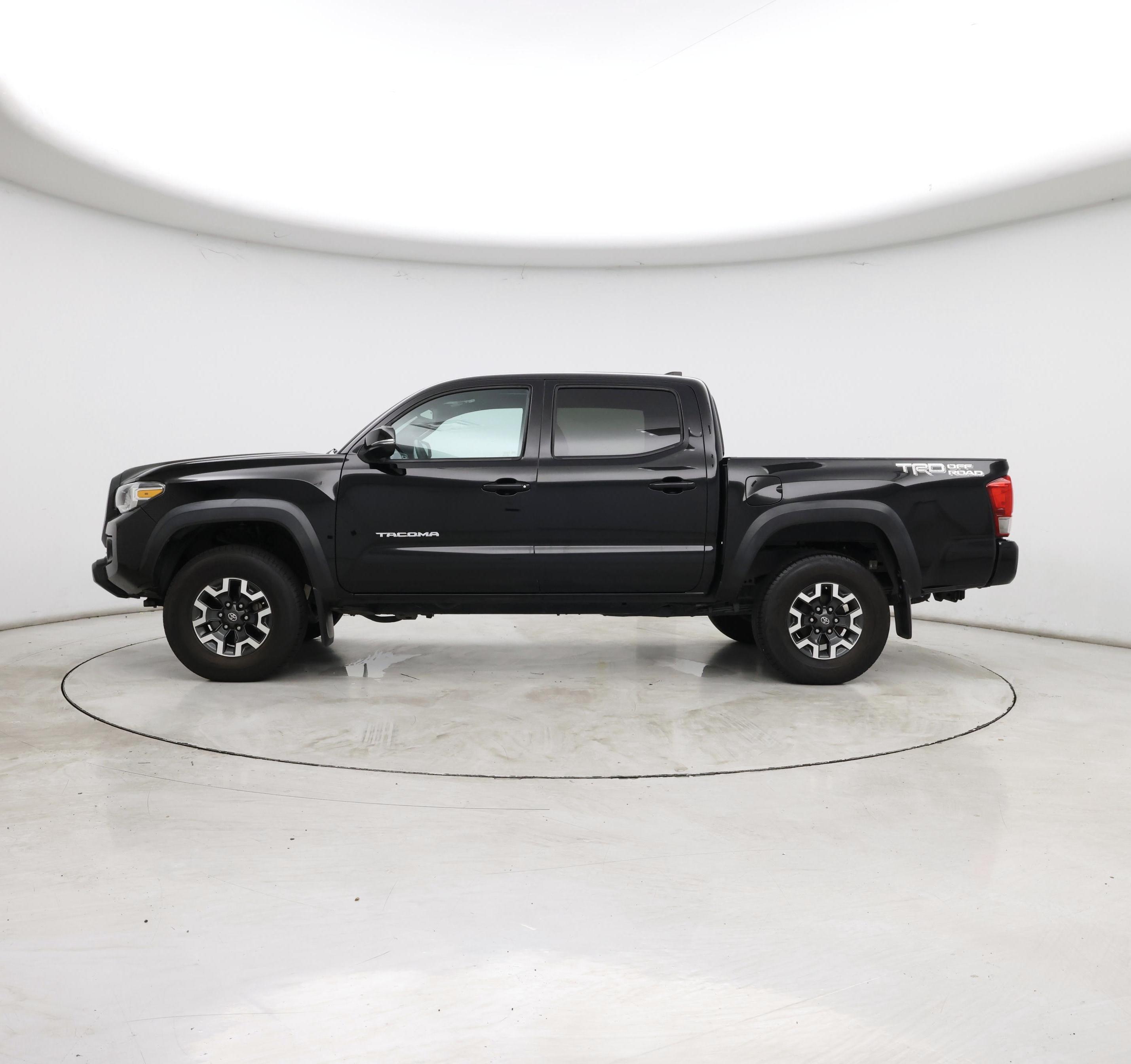 Thumbnail: 2017 Toyota Tacoma - 3