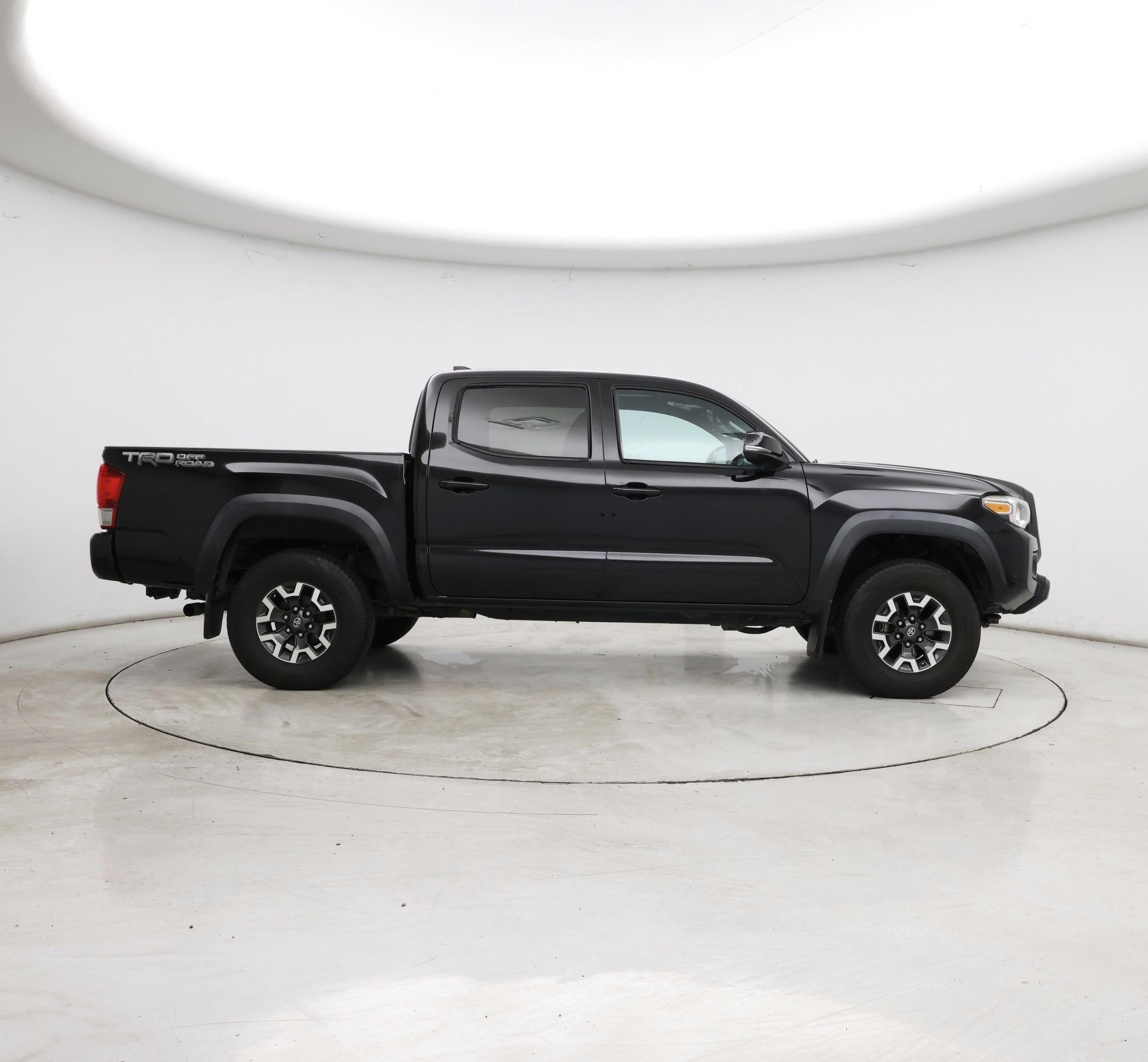 Thumbnail: 2017 Toyota Tacoma - 7