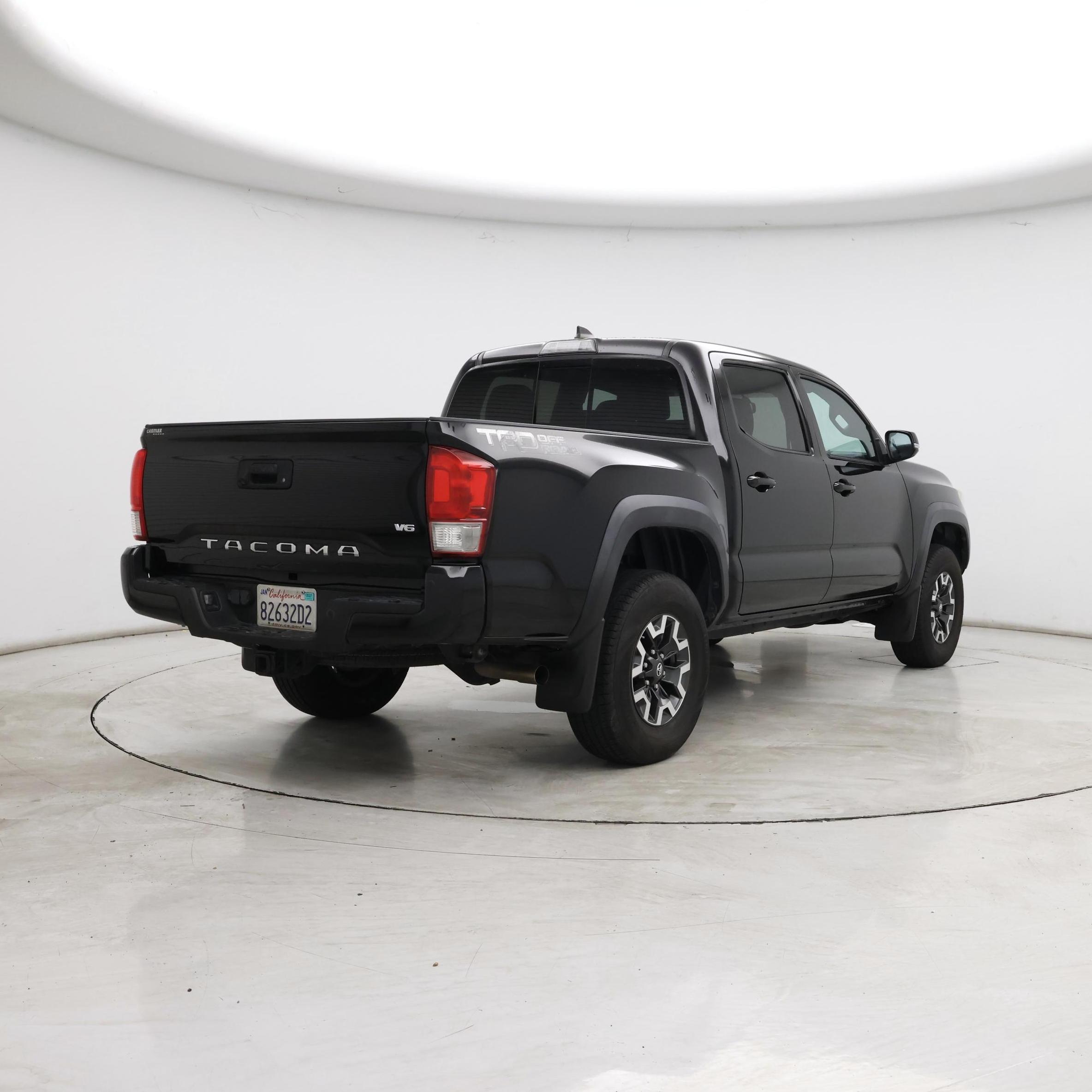 Thumbnail: 2017 Toyota Tacoma - 8