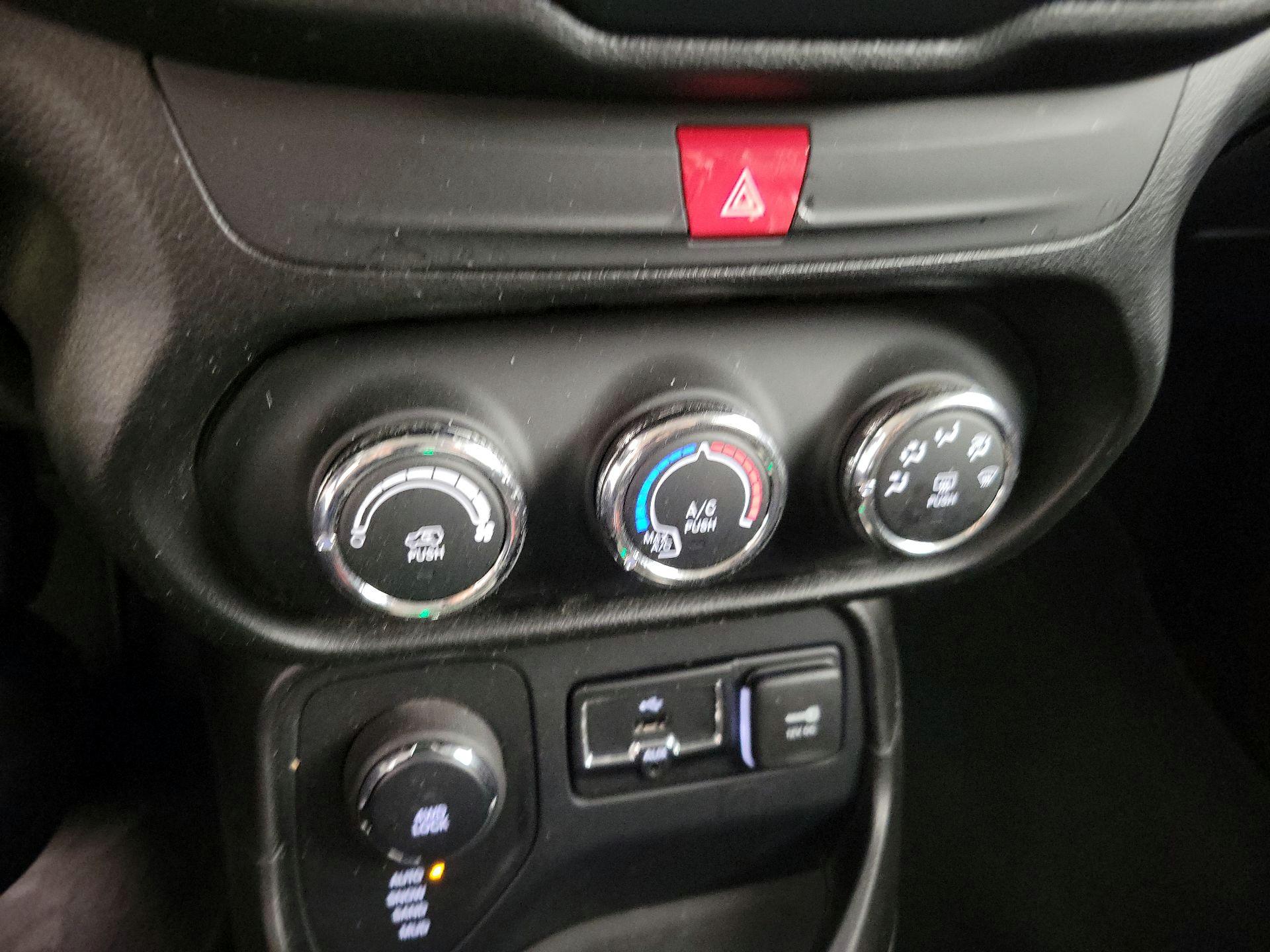 Thumbnail: 2017 Jeep Renegade - 15
