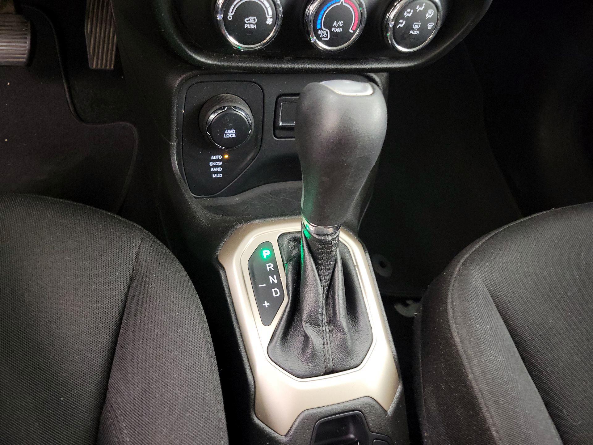 Thumbnail: 2017 Jeep Renegade - 16