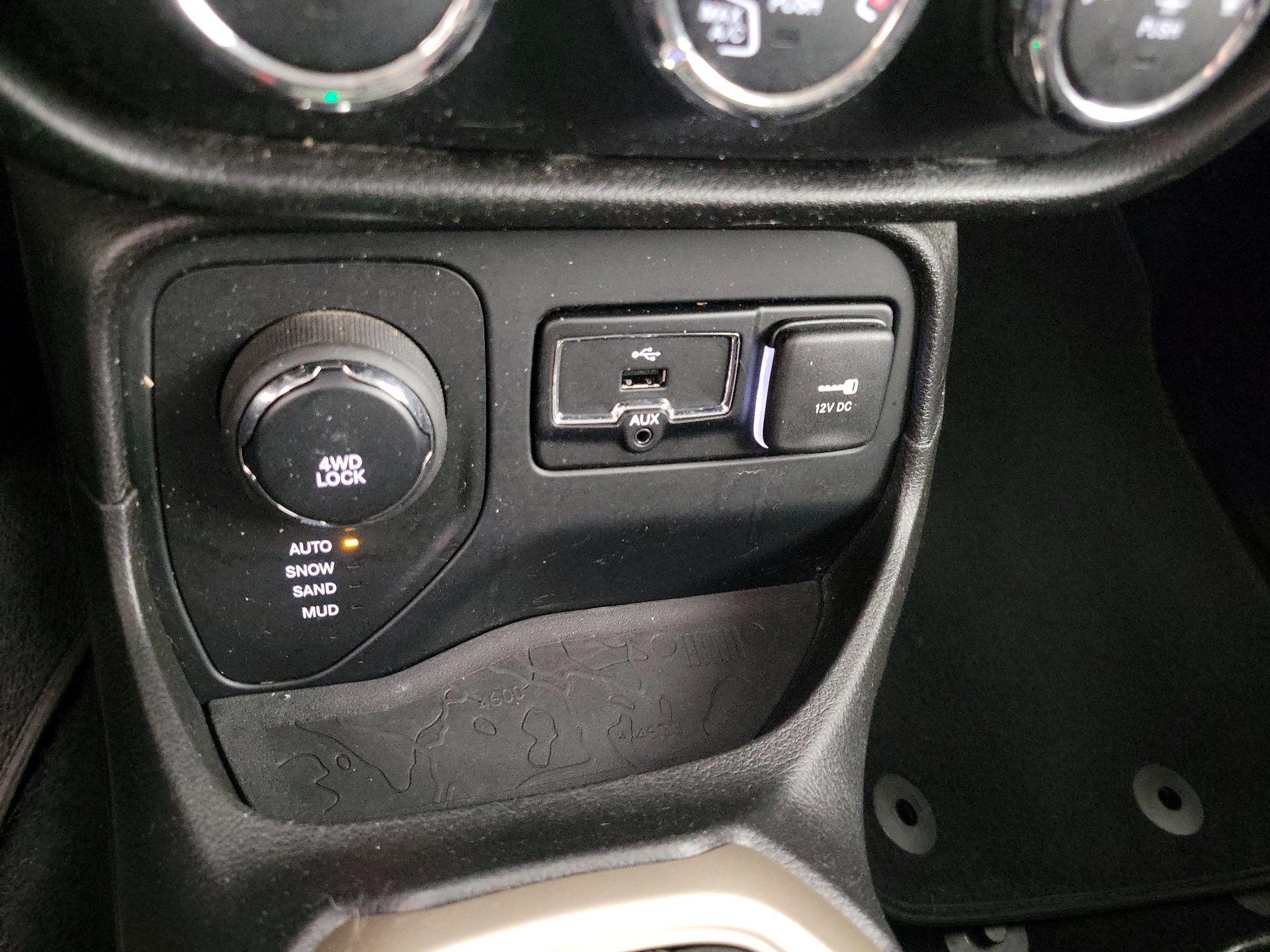 Thumbnail: 2017 Jeep Renegade - 17
