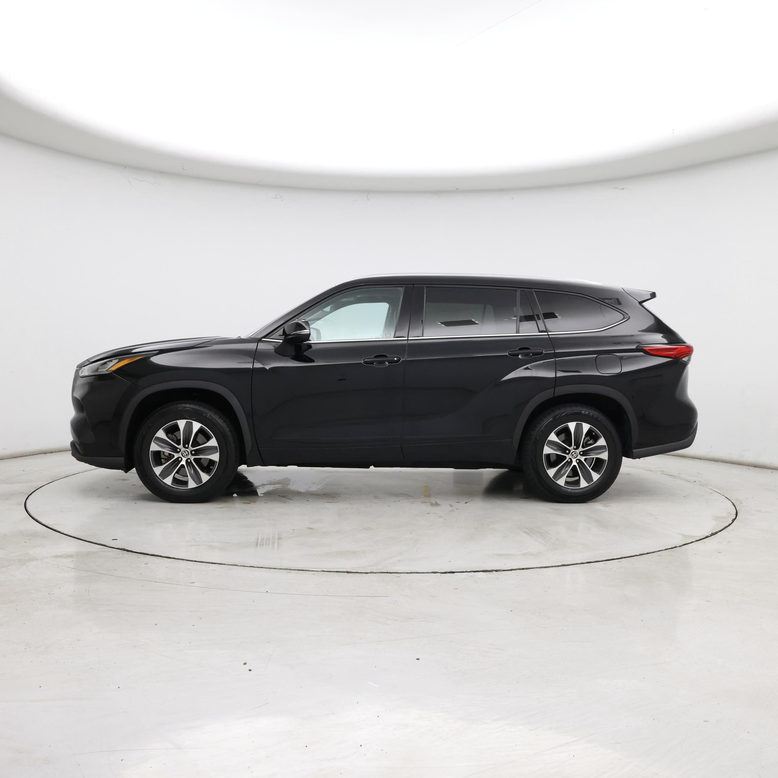 Thumbnail: 2020 Toyota Highlander - 3