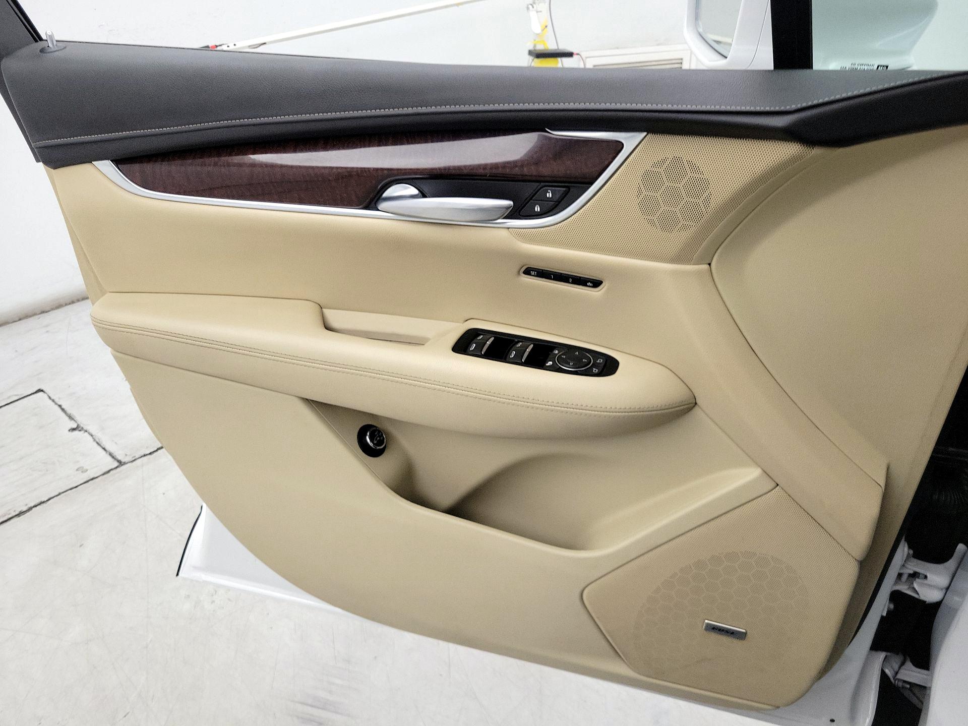 Thumbnail: 2018 Cadillac XT5 - 12