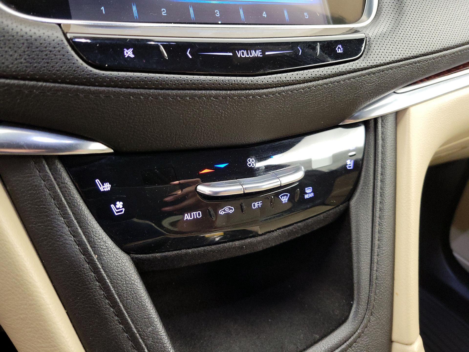 Thumbnail: 2018 Cadillac XT5 - 16