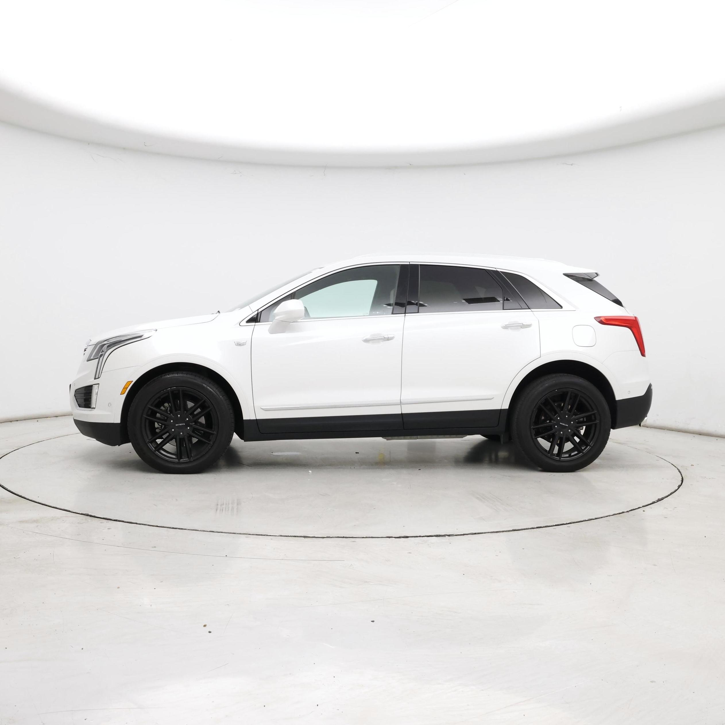 Thumbnail: 2018 Cadillac XT5 - 3