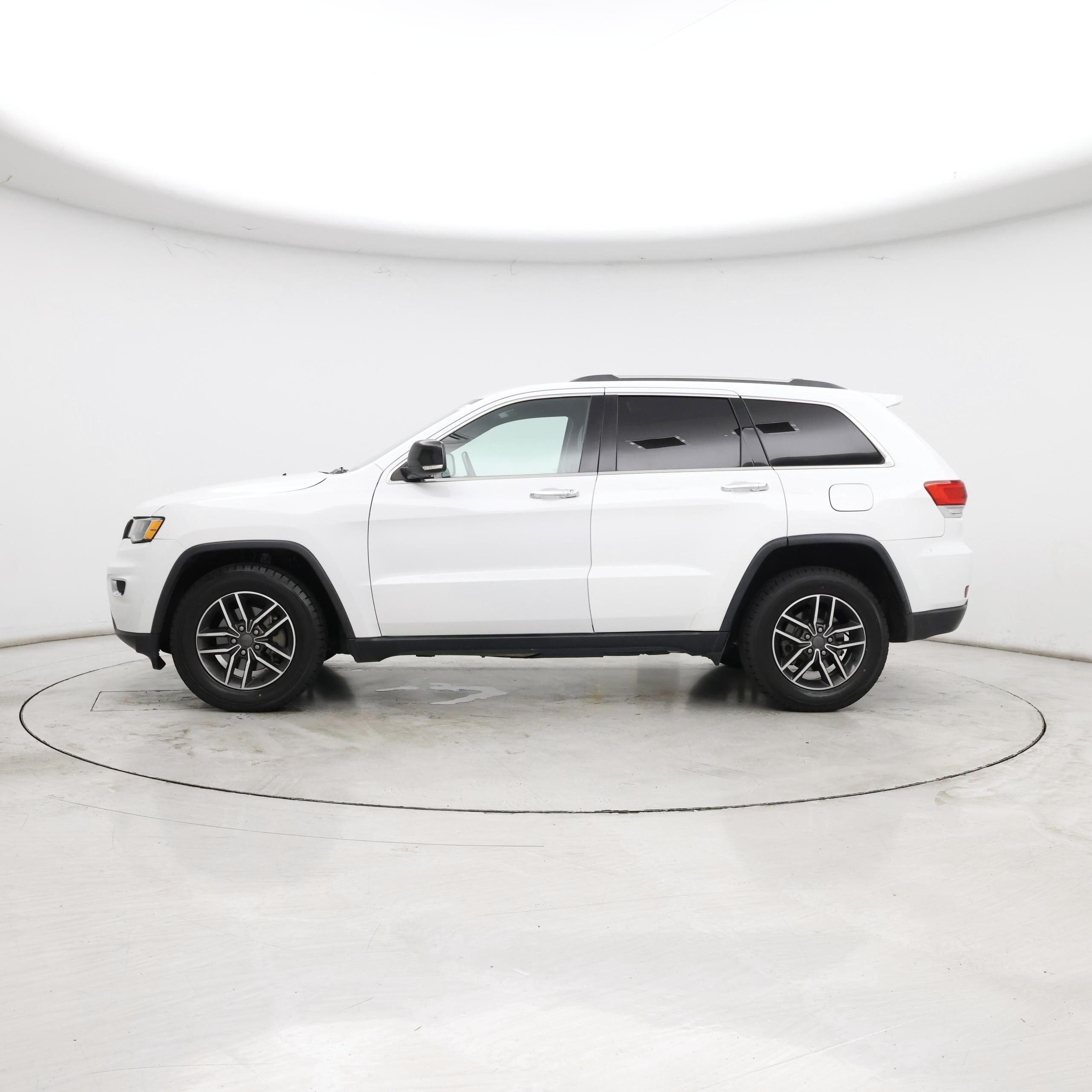 Thumbnail: 2019 Jeep Grand Cherokee - 3