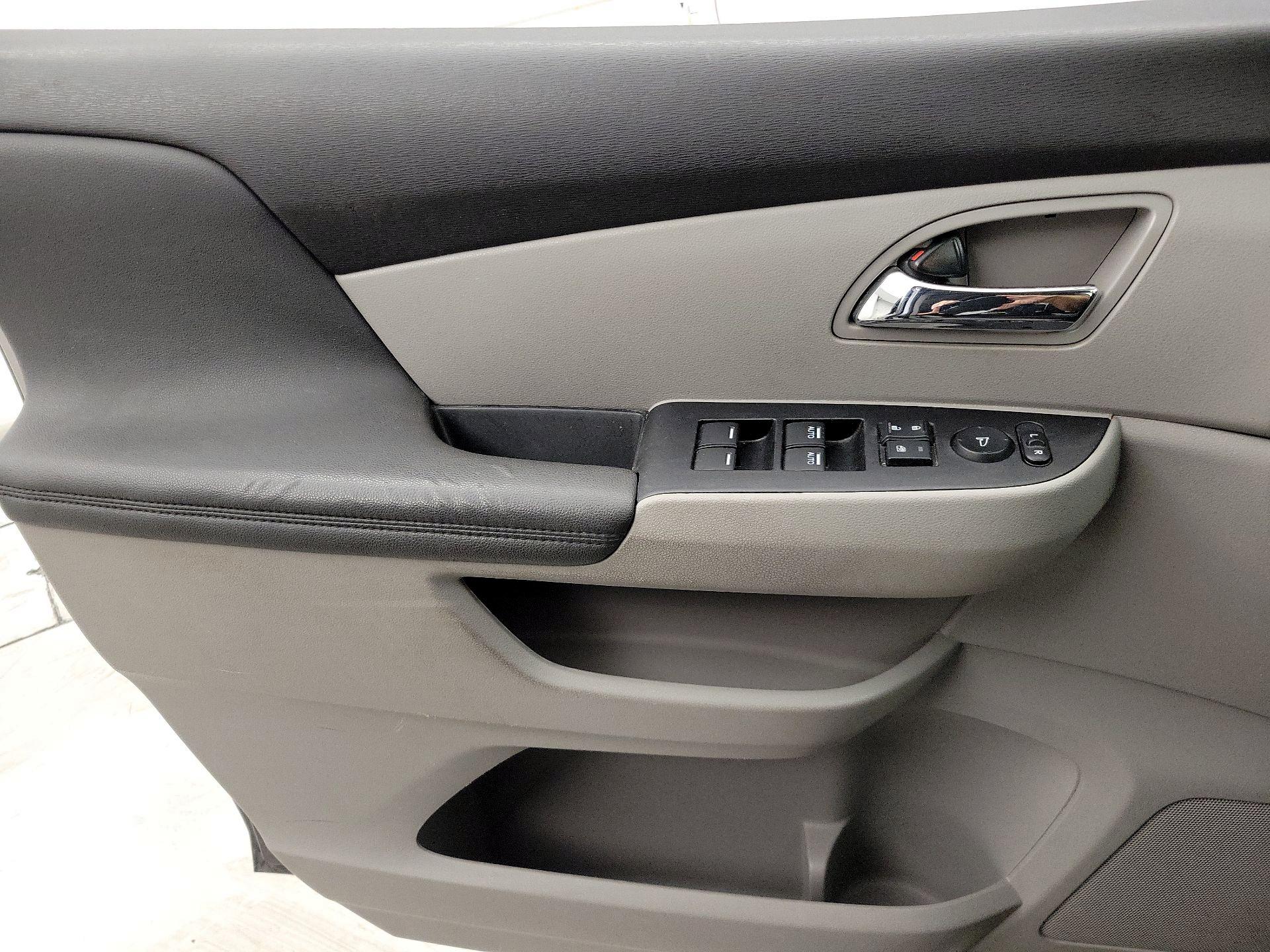 Thumbnail: 2015 Honda Odyssey - 12