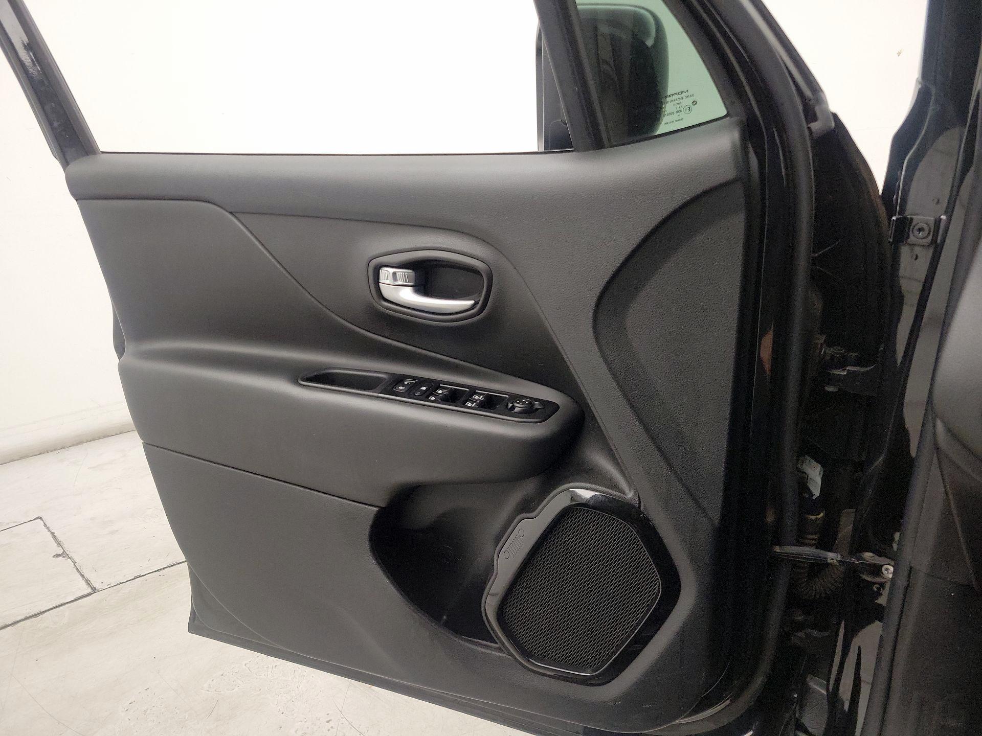 Thumbnail: 2020 Jeep Renegade - 12