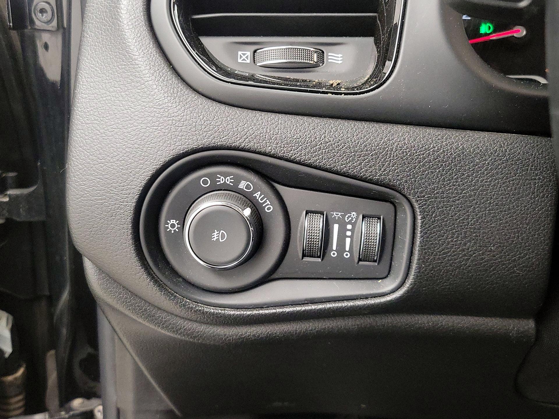 Thumbnail: 2020 Jeep Renegade - 13