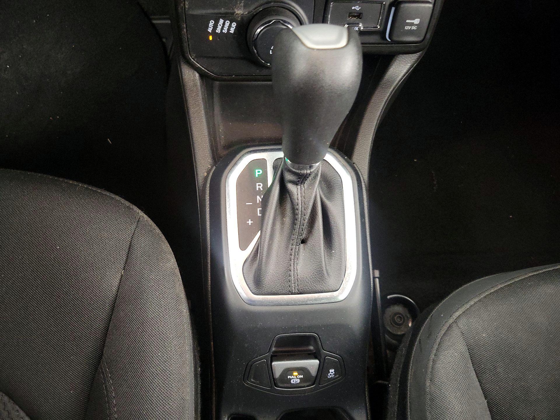Thumbnail: 2020 Jeep Renegade - 17