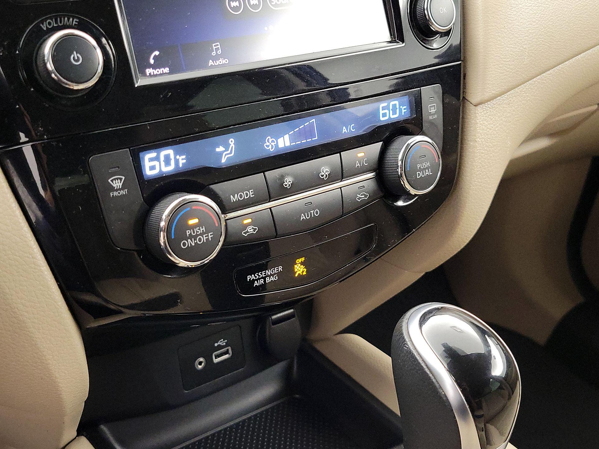 Thumbnail: 2019 Nissan Rogue - 16