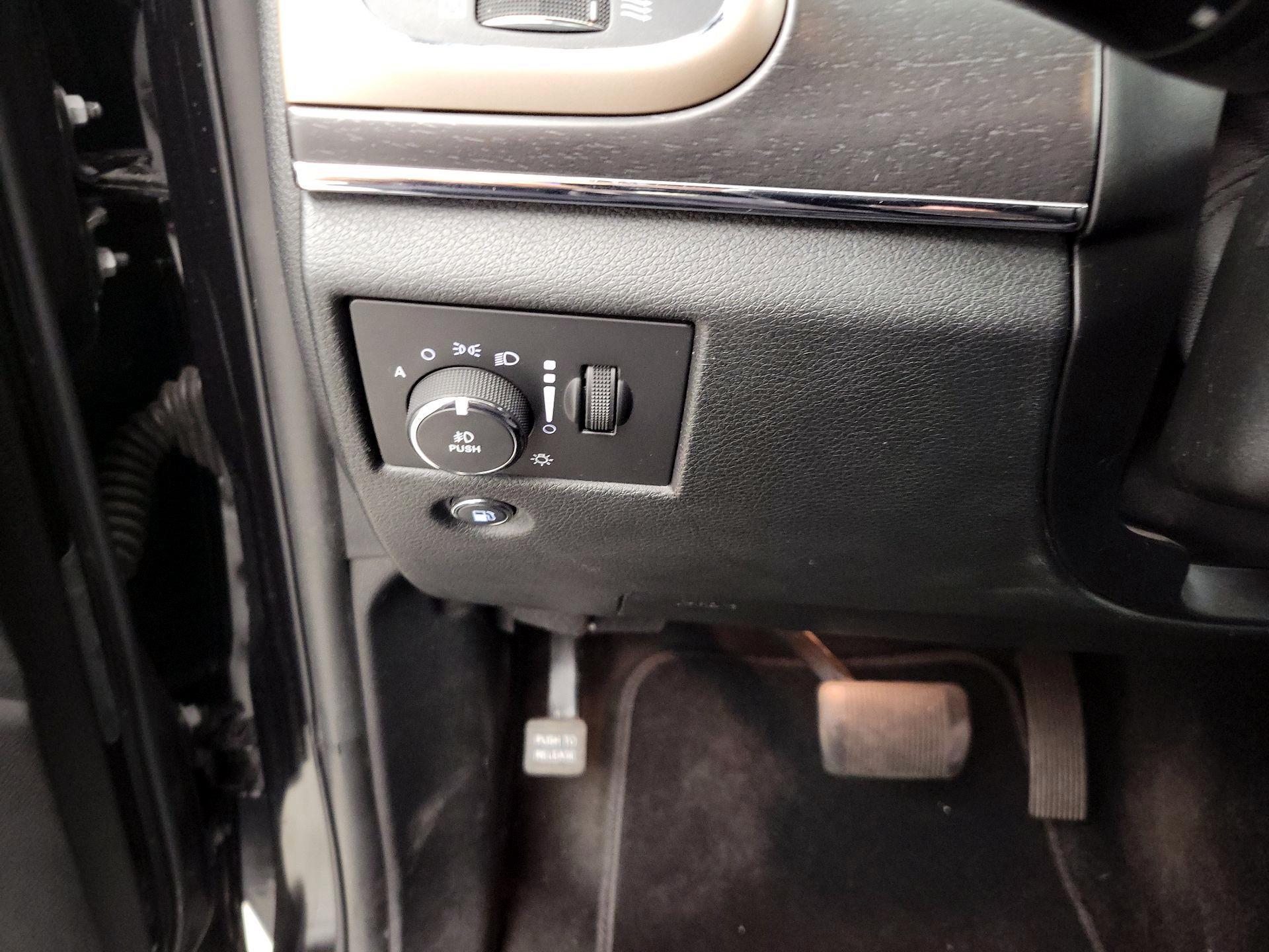 Thumbnail: 2015 Jeep Grand Cherokee - 13